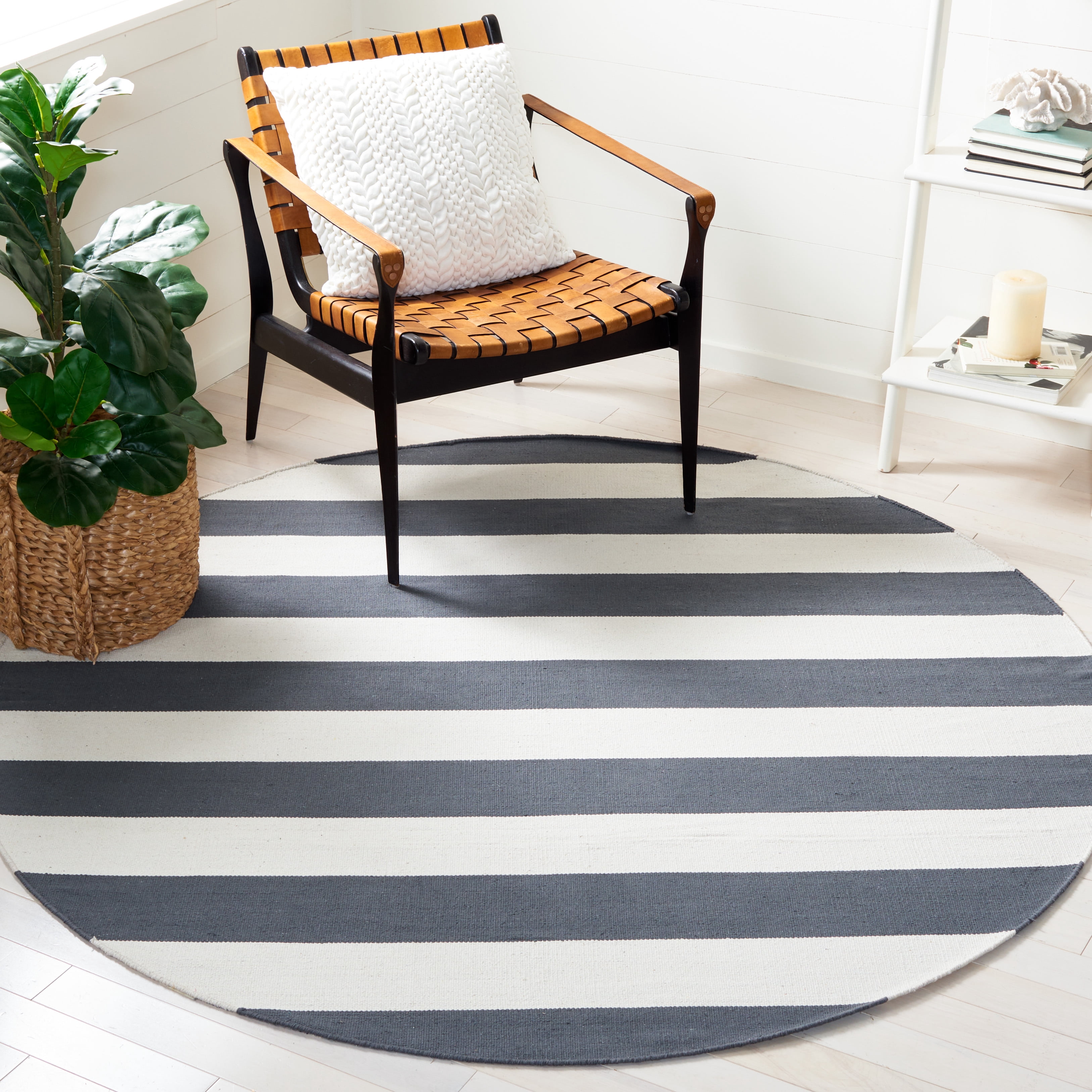 SAFAVIEH Montauk Saranna Geometric Cotton Area Rug, Grey/Ivory, 3' x 3' Round