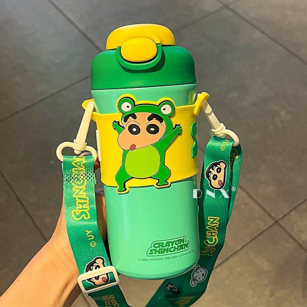 Taza de agua de la serie Crayon Shin-chan para niños, bonita tetera para la escuela, vaso con pajita especial para niñas, termo portátil con correa