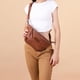 thumbnail image 2 of Fanny Pack Wrangler, tamaño grande, para mujer y hombre, color marrón, 2 of 7