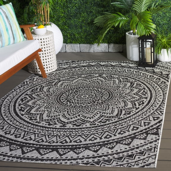 SAFAVIEH Courtyard Josiah Floral Medallion Indoor/Outdoor Area Rug, 5'3" x 7'7", Light Grey/Black