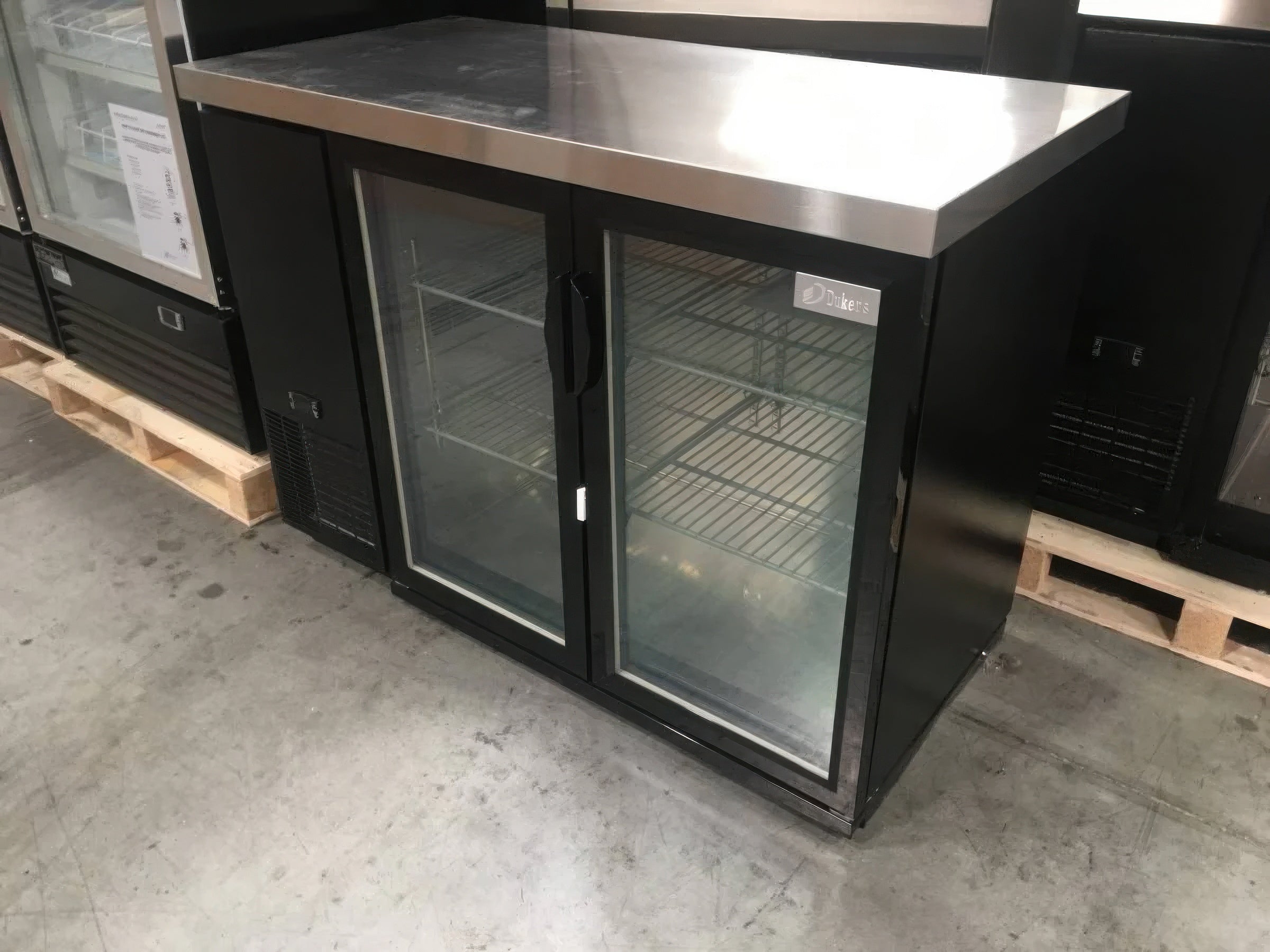 DBB48-H2 2-Door Bar and Beverage Cooler (Hinge Doors)