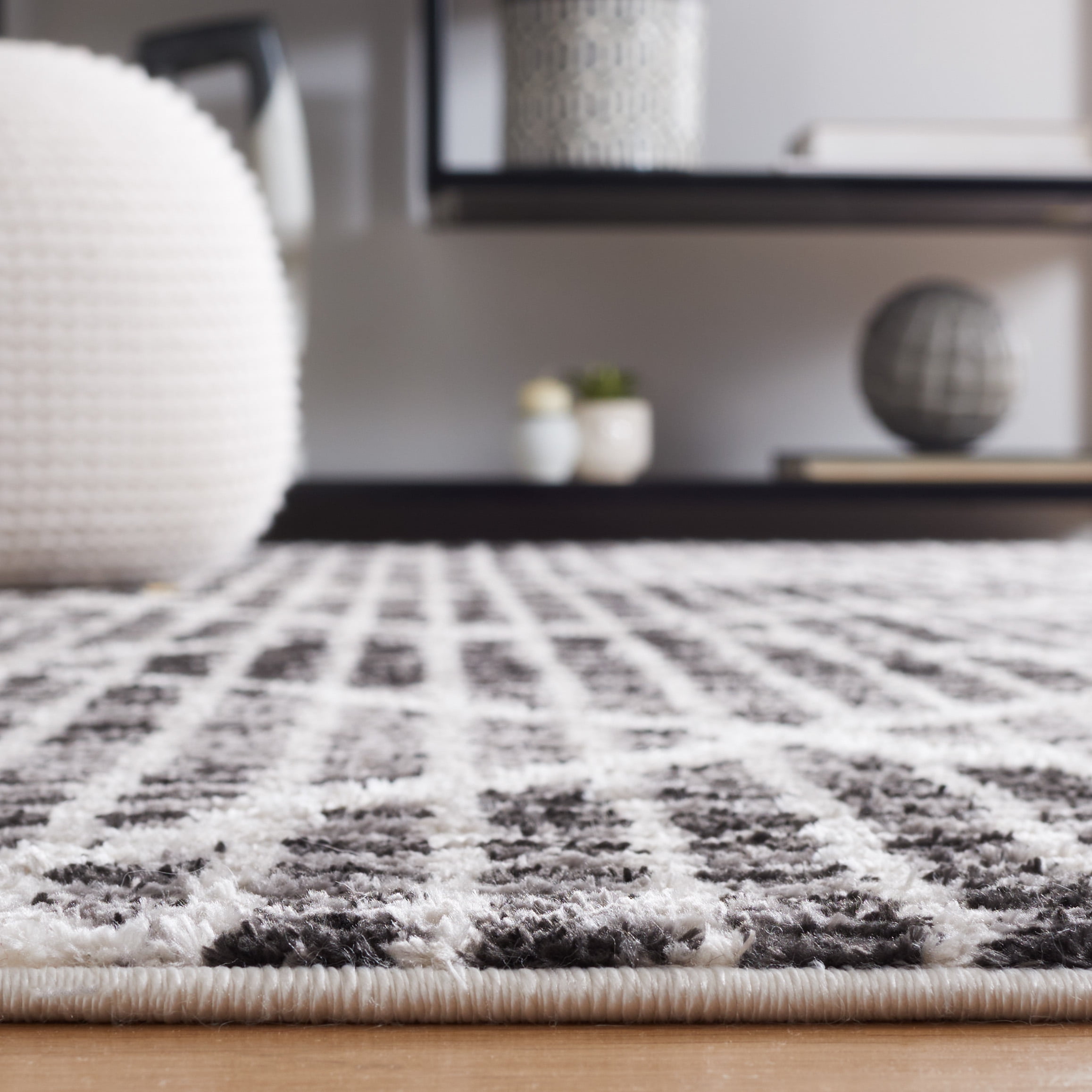 SAFAVIEH Marrakesh Nellie Geometric Polyester Area Rug, Charcoal/Ivory, 5'3" x 7'7"
