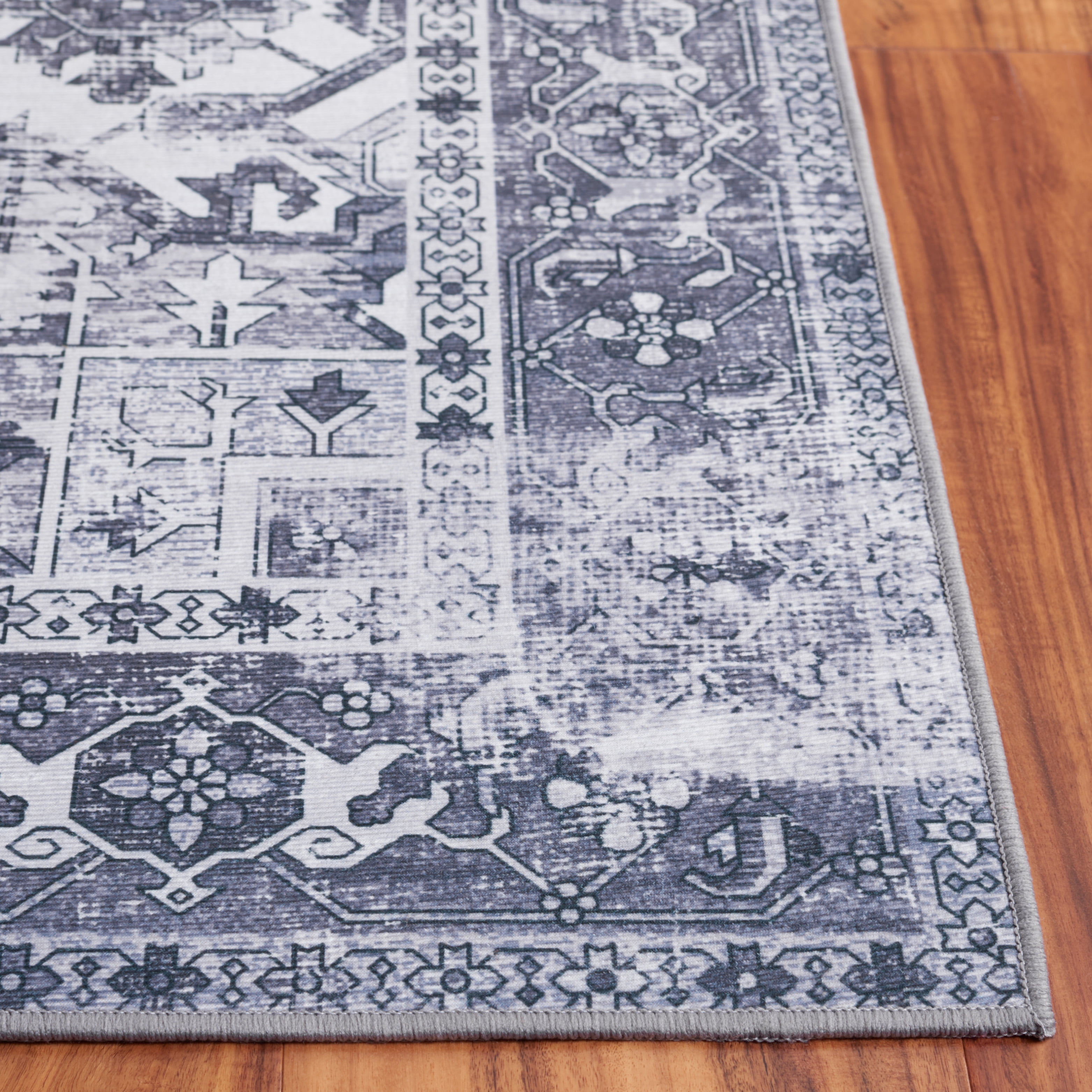 SAFAVIEH Tucson Jayla Oriental Machine Washable Area Rug, Gray, 3' x 5'
