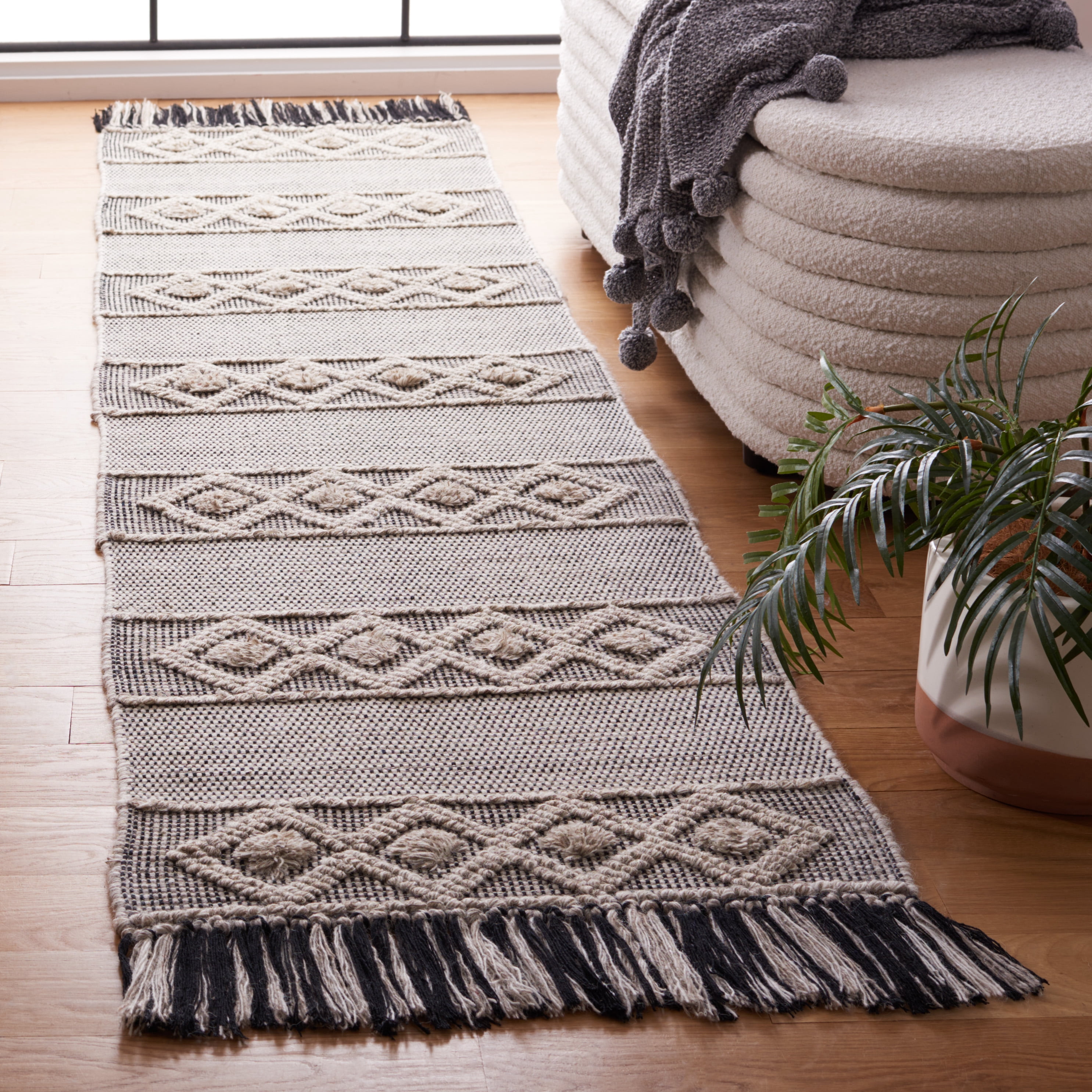 SAFAVIEH Vermont Xavier Trellis Runner Rug, Beige/Ivory, 2'3" x 9'