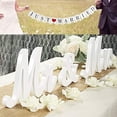 thumbnail image 1 of Letrero para mesa de boda con texto «Mr and Mrs» de madera, color violeta, color blanco, 1 of 8