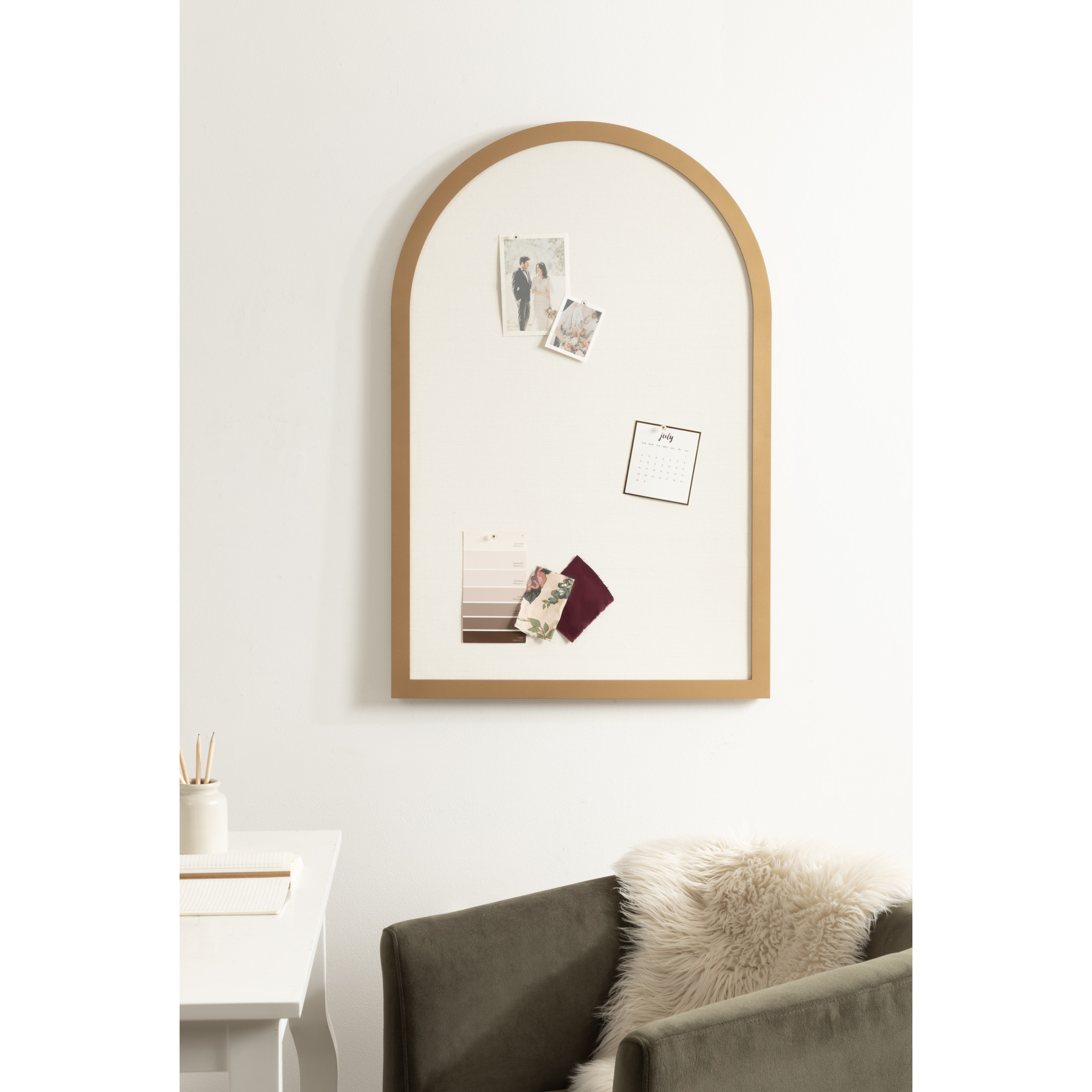 Kate and Laurel Holbrook Glam Framed Arch Fabric Pinboard, 24 x 36, Gold, Decorative Modern Arched Bulletin Board for Use as Vision Board or Wall Organization