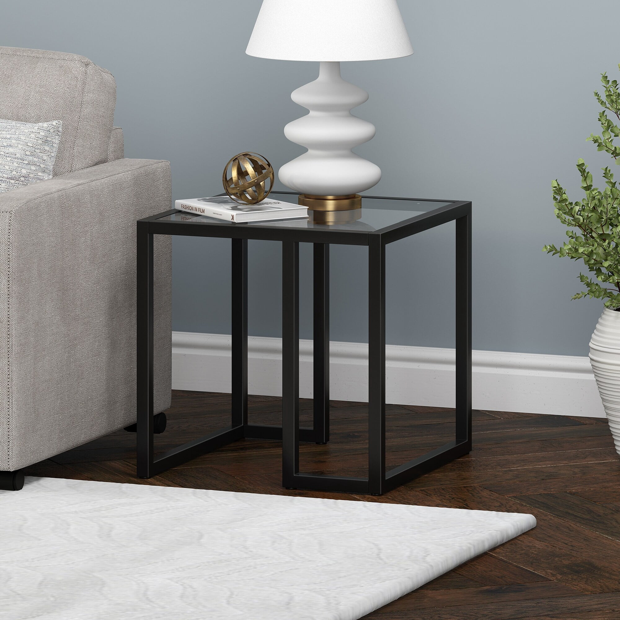 Evelyn&Zoe Oscar 20" Wide Square Side Table, Brass