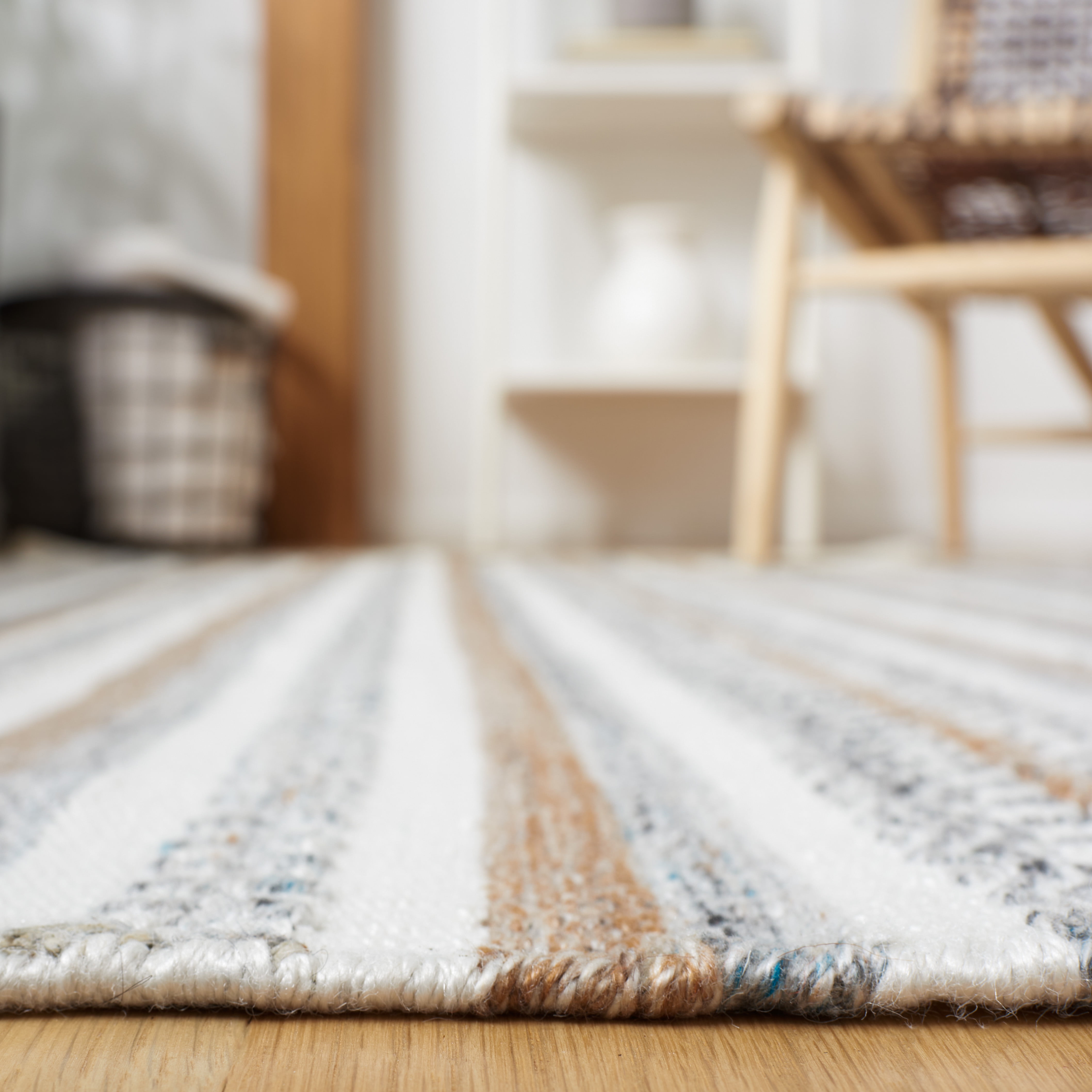 SAFAVIEH Striped Kilim Evren Striped Polyester Area Rug, Grey/Ivory, 6' x 9'
