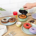 thumbnail image 3 of Giles & Posner Donut Maker – Máquina para una sola donut grande, sin PFAS, antiadherente, fácil limpieza, tamaño de placa de 12,5 cm, luces indicadoras, verde sorbete, 550 W, 3 of 5
