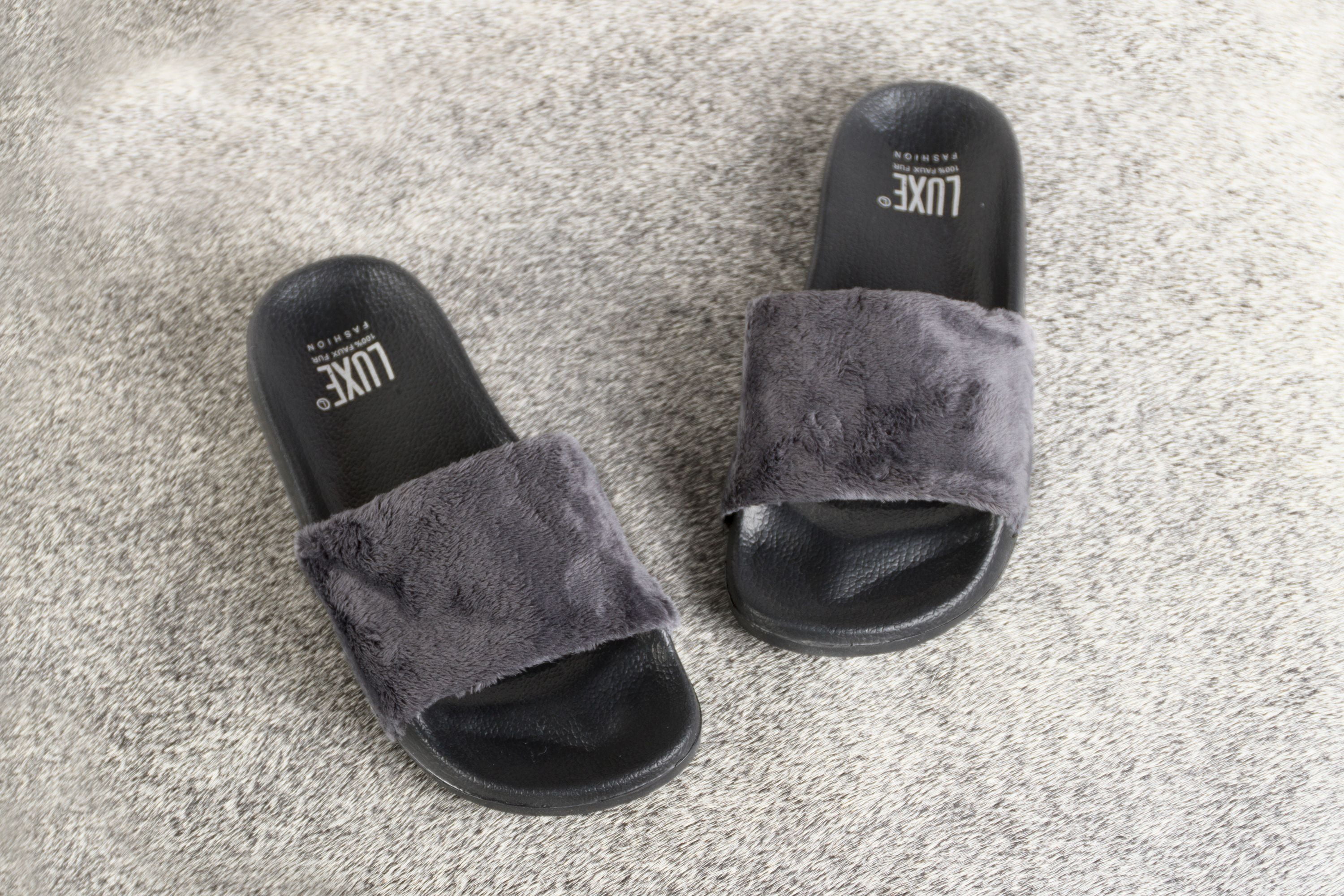 fur slides size 11