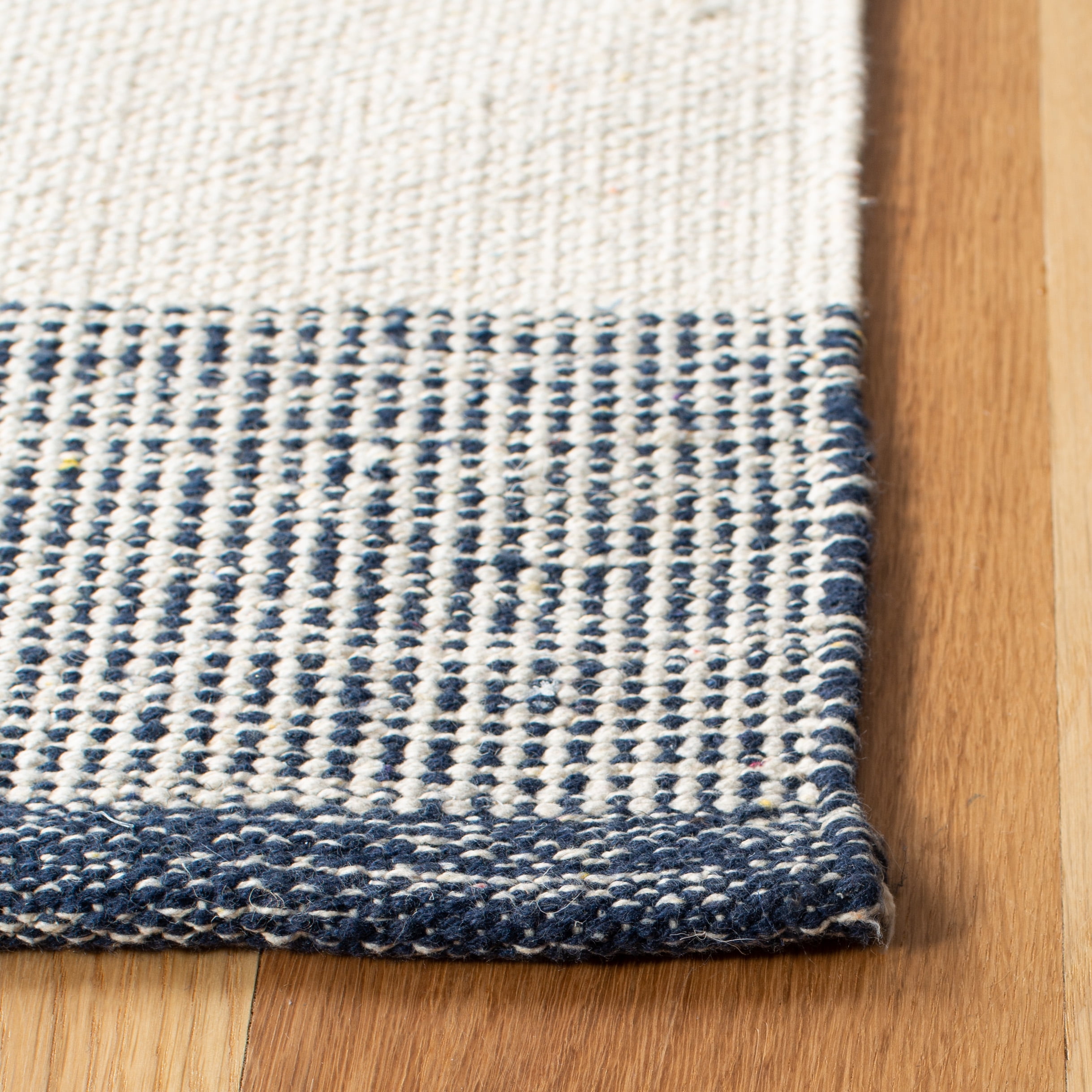 SAFAVIEH Striped Kilim Ekaterina Striped Cotton Runner Rug, Navy/Ivory, 2'3" x 9'