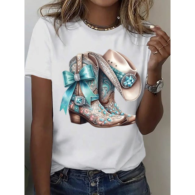 T-Shirt de Mode pour Femmes avec Imprimé de Bottes de Cowboy et Chapeau - T-Shirt Décontracté à Col Rond et Manches Courtes, Blanc avec Nœud Bleu et Design de Pierres Précieuses, Confort Toutes Saisons, Tenue Décontractée / Western / Ajustement Confortable