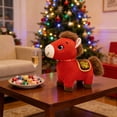 thumbnail image 4 of Encanto cultural: La mascota del Año del Caballo 2026 está diseñada en un estilo tradicional chino, con sillas de montar bordadas y crines de hilo dorado, que encarnan el estilo de las pinturas de cab, 4 of 6