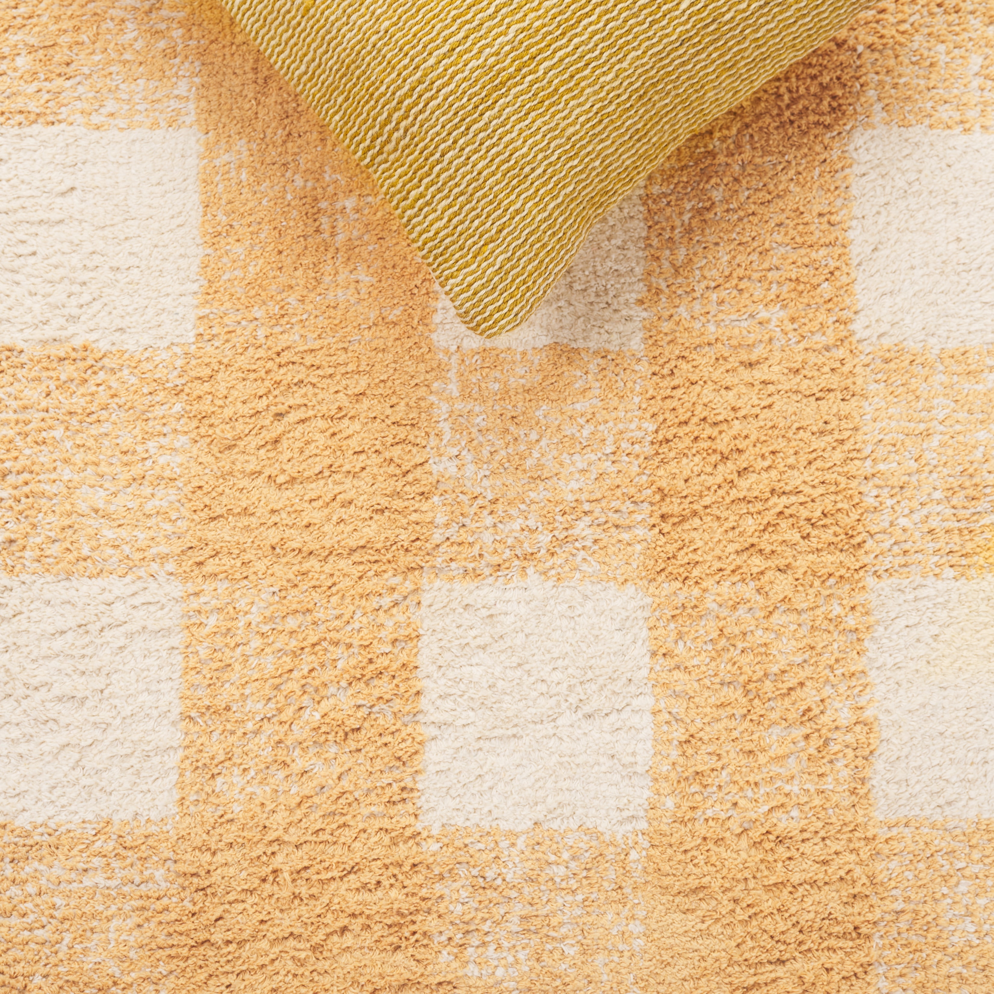 SAFAVIEH Easy Care Maggie Plaid Area Rug, Ivory/Gold, 4' x 6'
