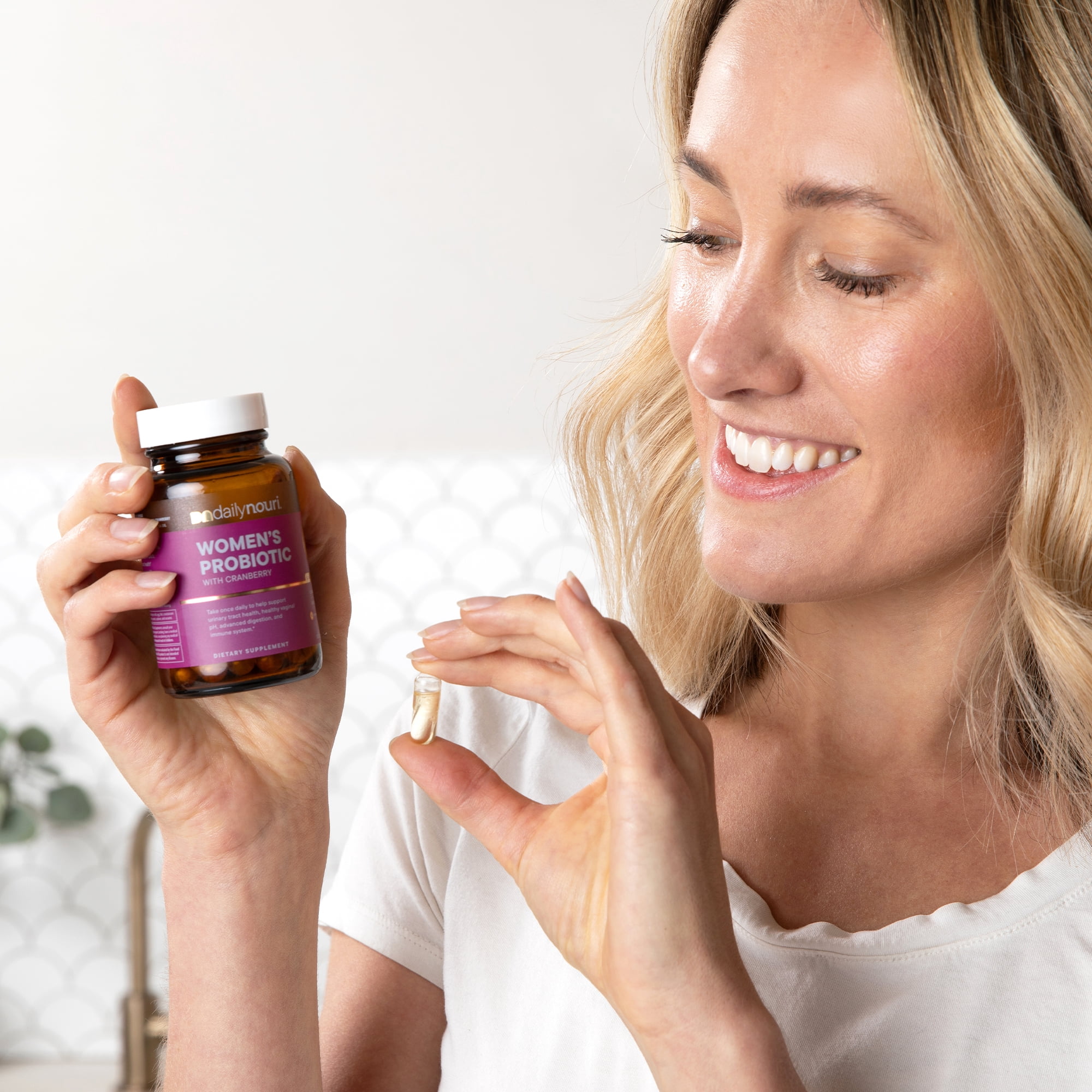 Daily Nouri Women’s Probiotic | Vaginal Health + Urinary Tract Support | Vaginal pH & Microbiome Balance | 5 Clinically Studied Strains + Cranberry & Omega | 30-Day Supply