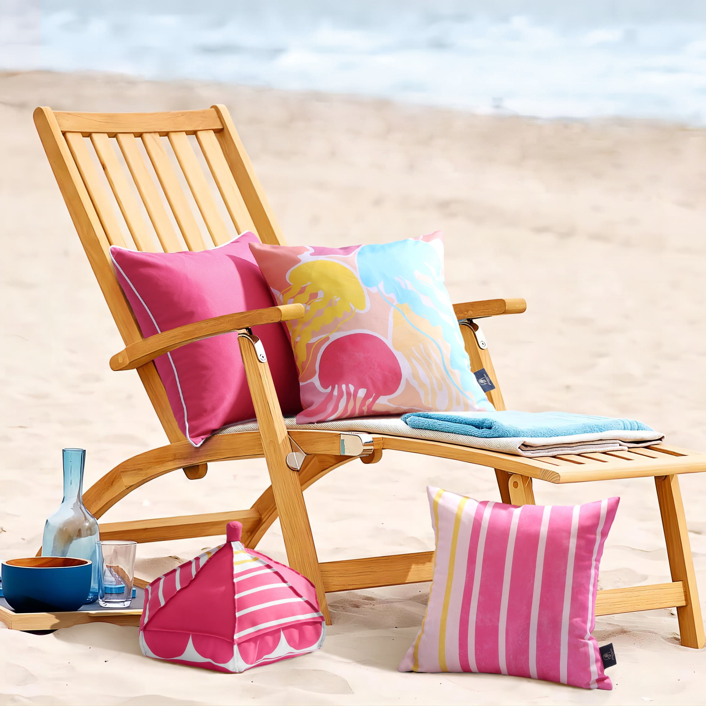 Phantoscope 18 x 18 Outdoor Jellyfish Pillows Pink Polyester Modern, Waterproof (Set of 2 )