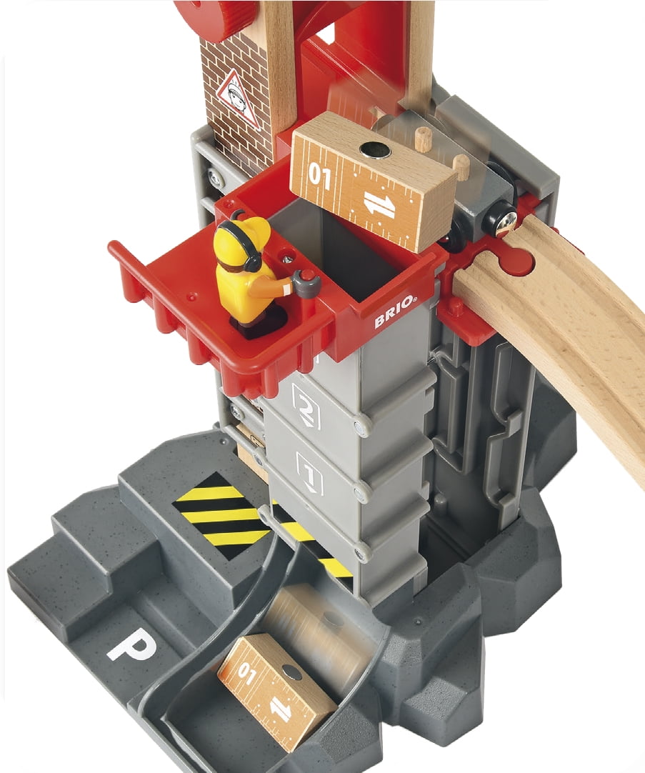 BRIO World Wooden Railway Train Set Lift Load Warehouse Set