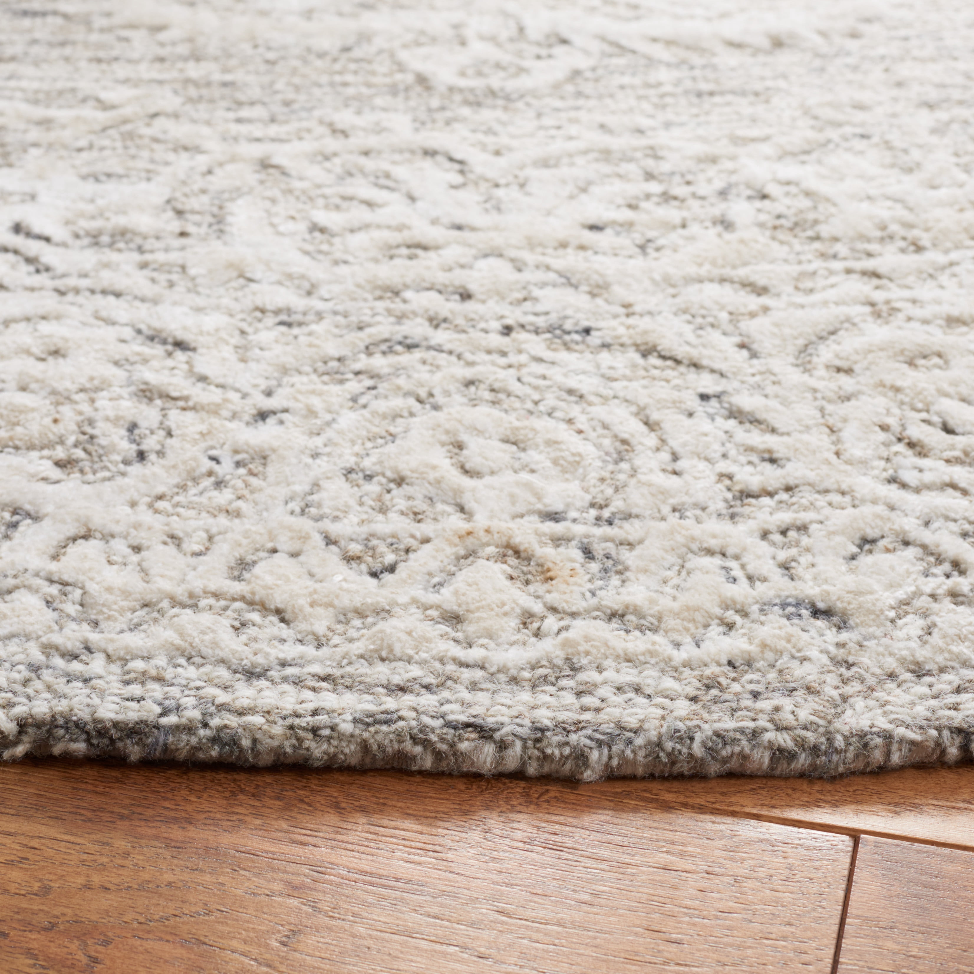 SAFAVIEH Precious Darrin Quatrefoil Area Rug, Grey/Ivory, 6' x 6' Round