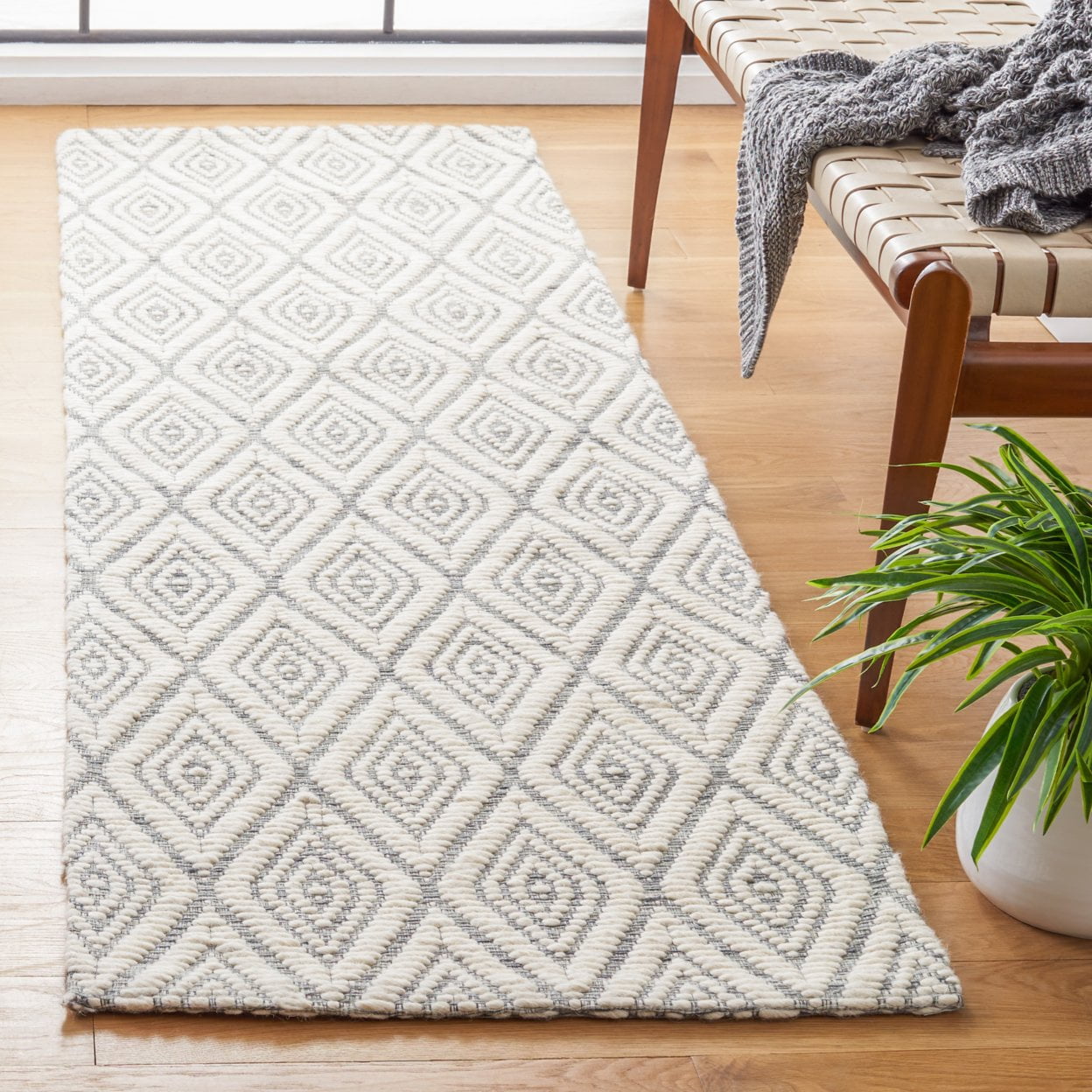 SAFAVIEH Marbella Winston Diamond Area Rug, Dark Grey/Ivory, 3' x 5'
