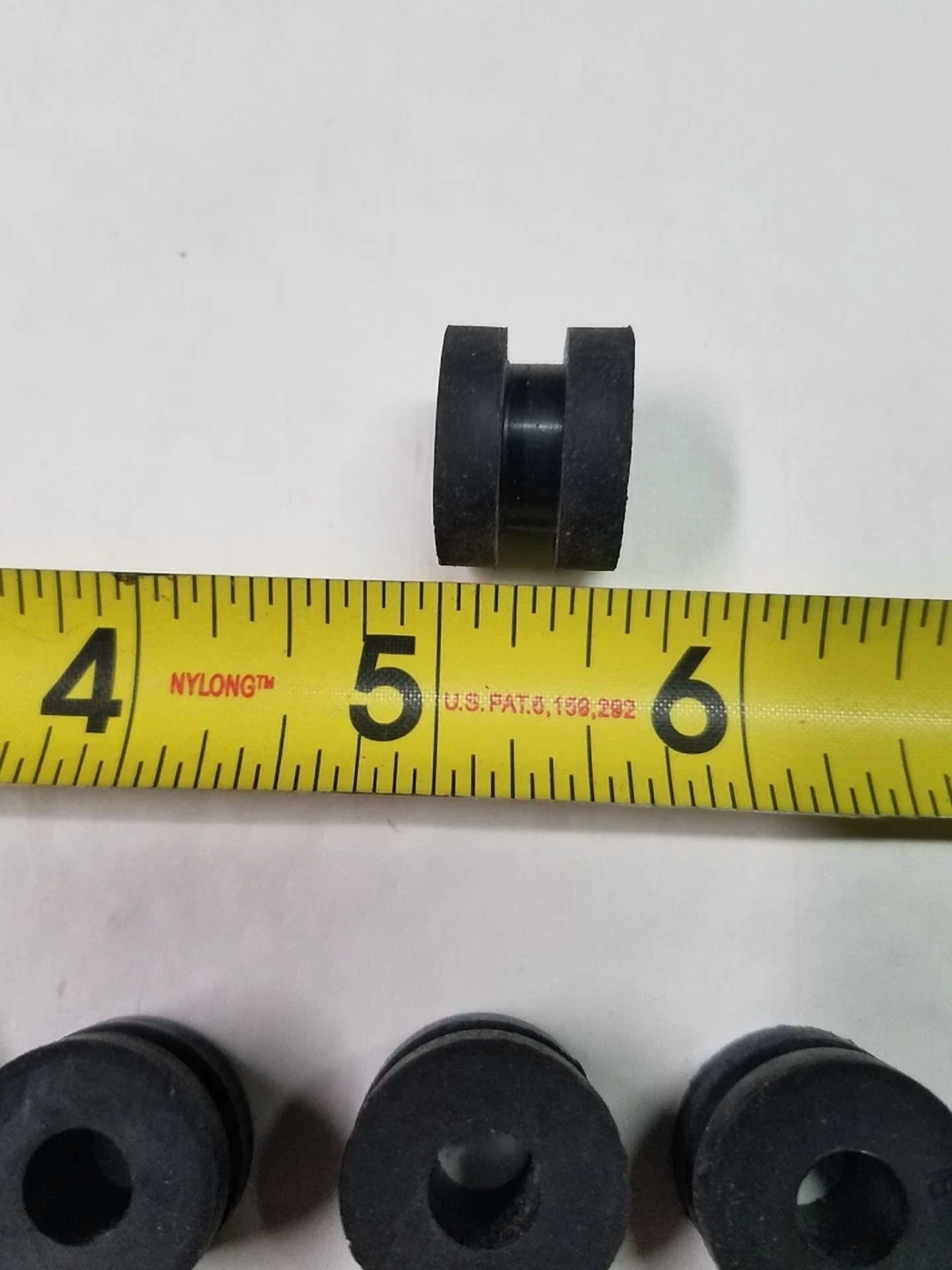 CIRCLE- 24 Rubber Grommets 1/4" Inner Diameter - Fits 1/2" Panel Hole