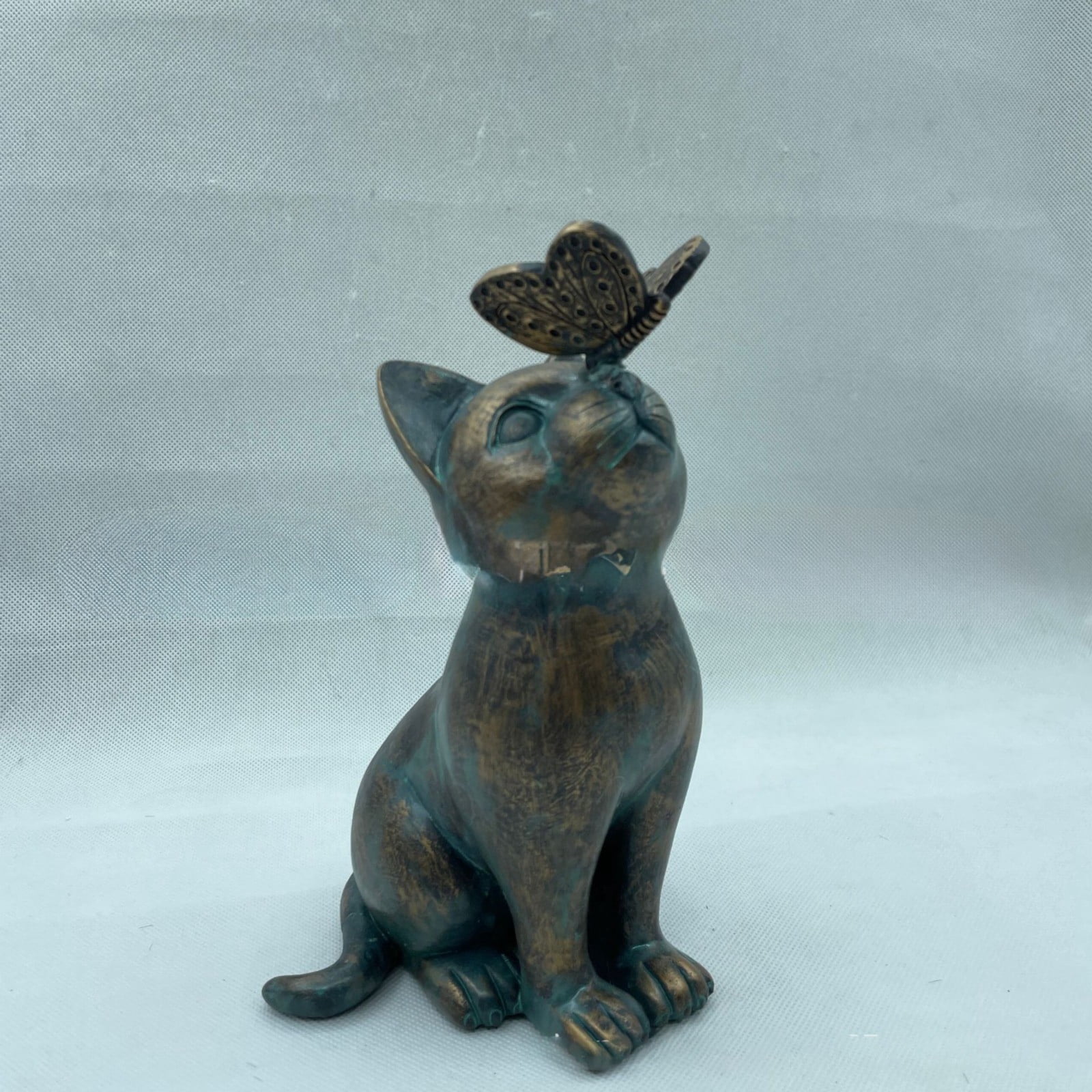 BINGLI Garden Resin Cat Statue with Butterfly Decor - Cute Cat Sculpture for Indoor/Outdoor Yard, Patio, Flower Bed - Weatherproof Figurine Home Decoration Gift
