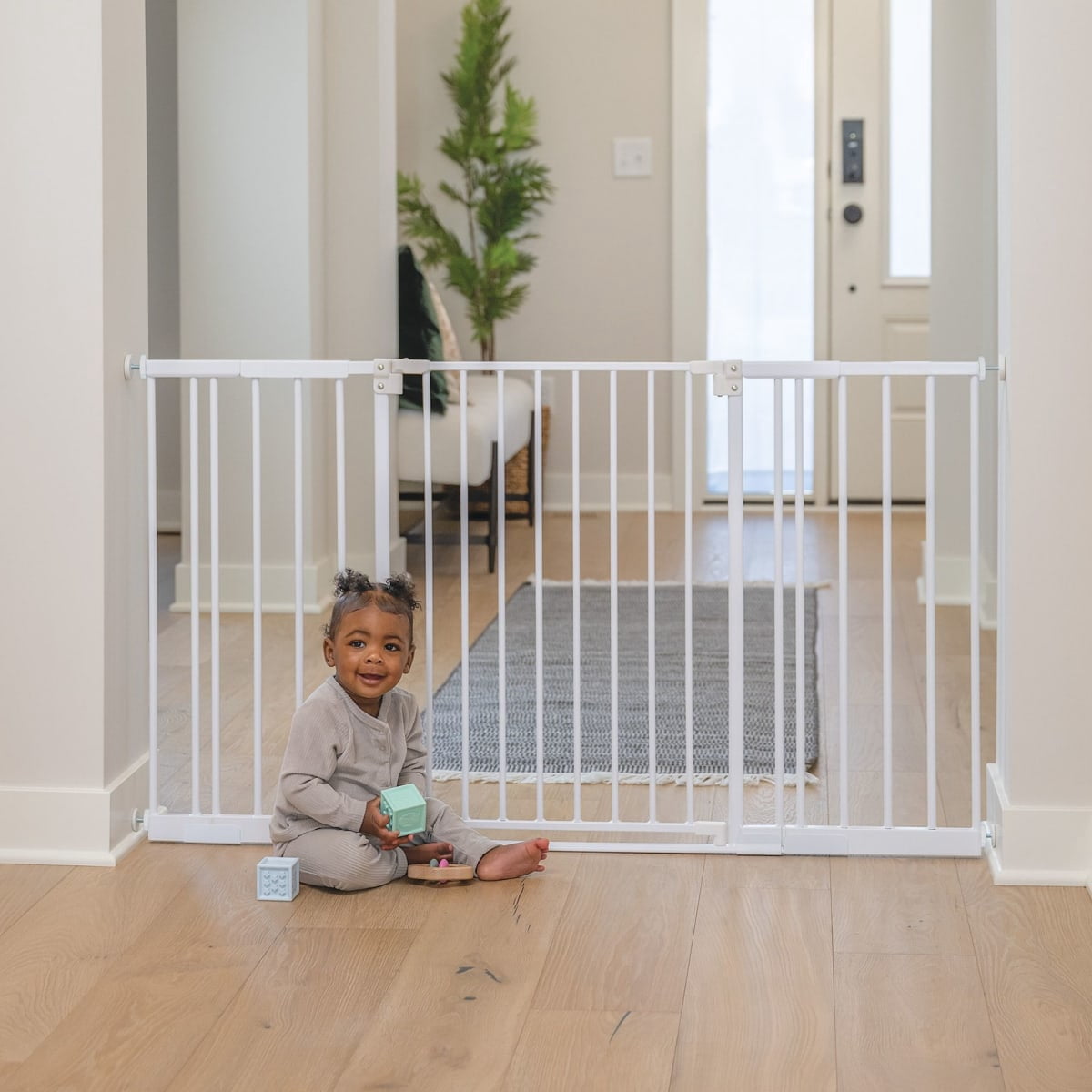 Toddleroo’s StepSafe Auto-Close Gate, White