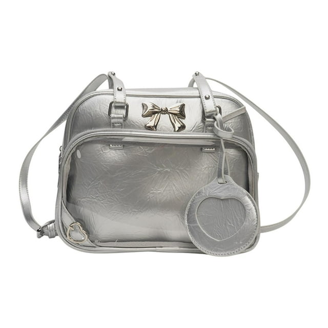 bolso ita bag de piel sintética para mujer plata, mochila para fiesta con estética Y2K; vista frontal centrada con ventana transparente frontal para exhibir pines, lazo metálico decorativo, tirantes ajustables, charm circular colgante y cierre con cremallera; dimensiones 26 x 9 x 22 cm; también apta como bolsa compacta para compras y salidas diarias.