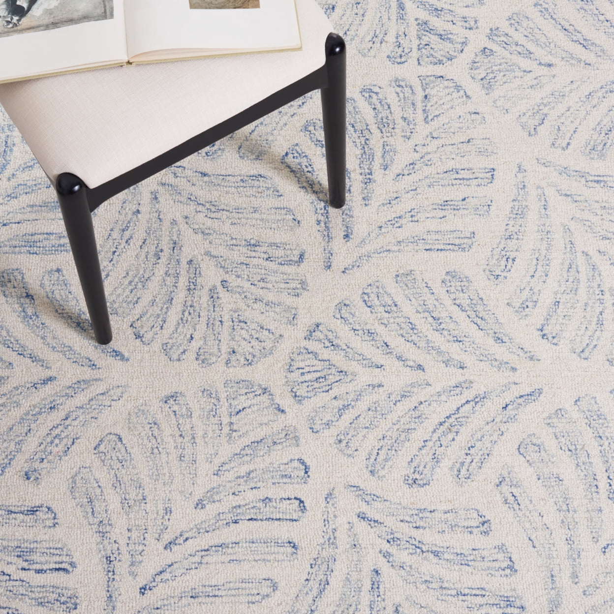 SAFAVIEH Jardin Cyan Leaves Area Rug, Ivory/Blue, 5' x 8'