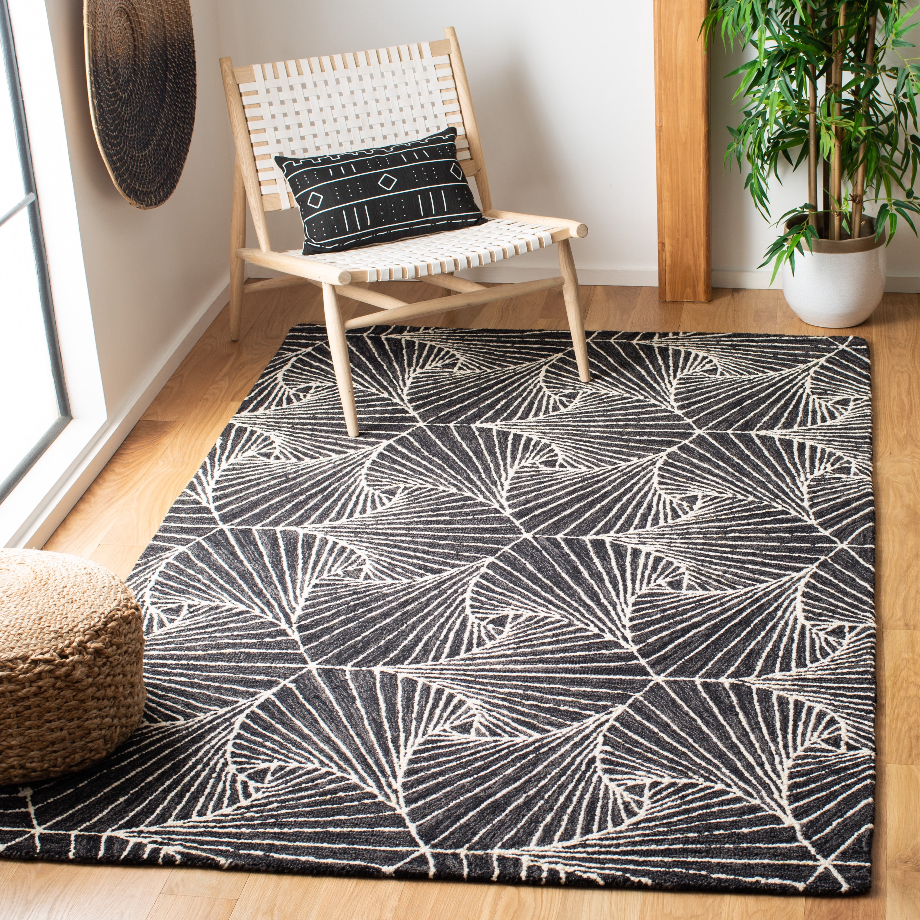 SAFAVIEH Micro-Loop Carver Geometric Area Rug, Charcoal/Ivory, 5' x 5' Square