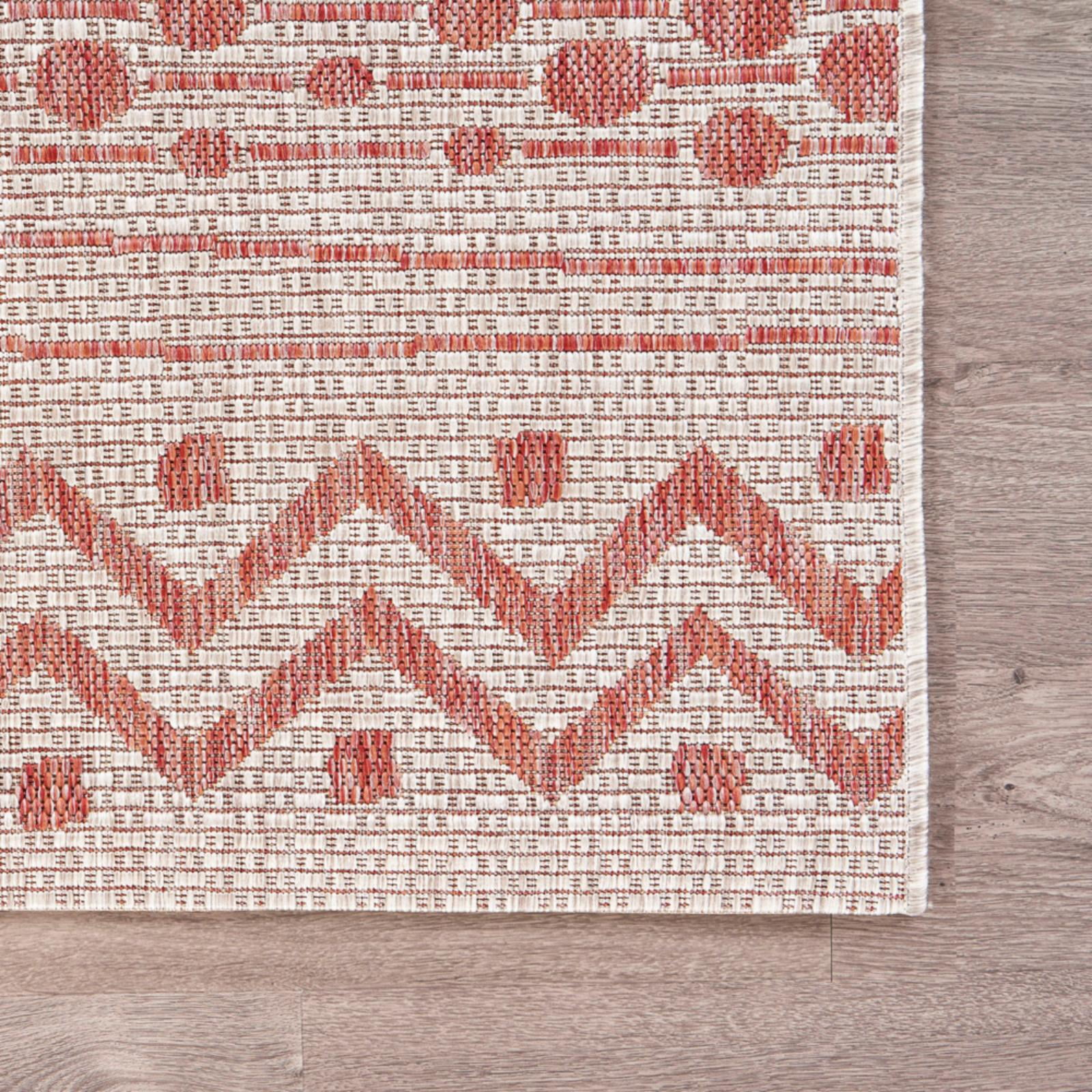 LR Home Victoria 5' x 8' Beige/Red Chevron Indoor/Outdoor Area Rug