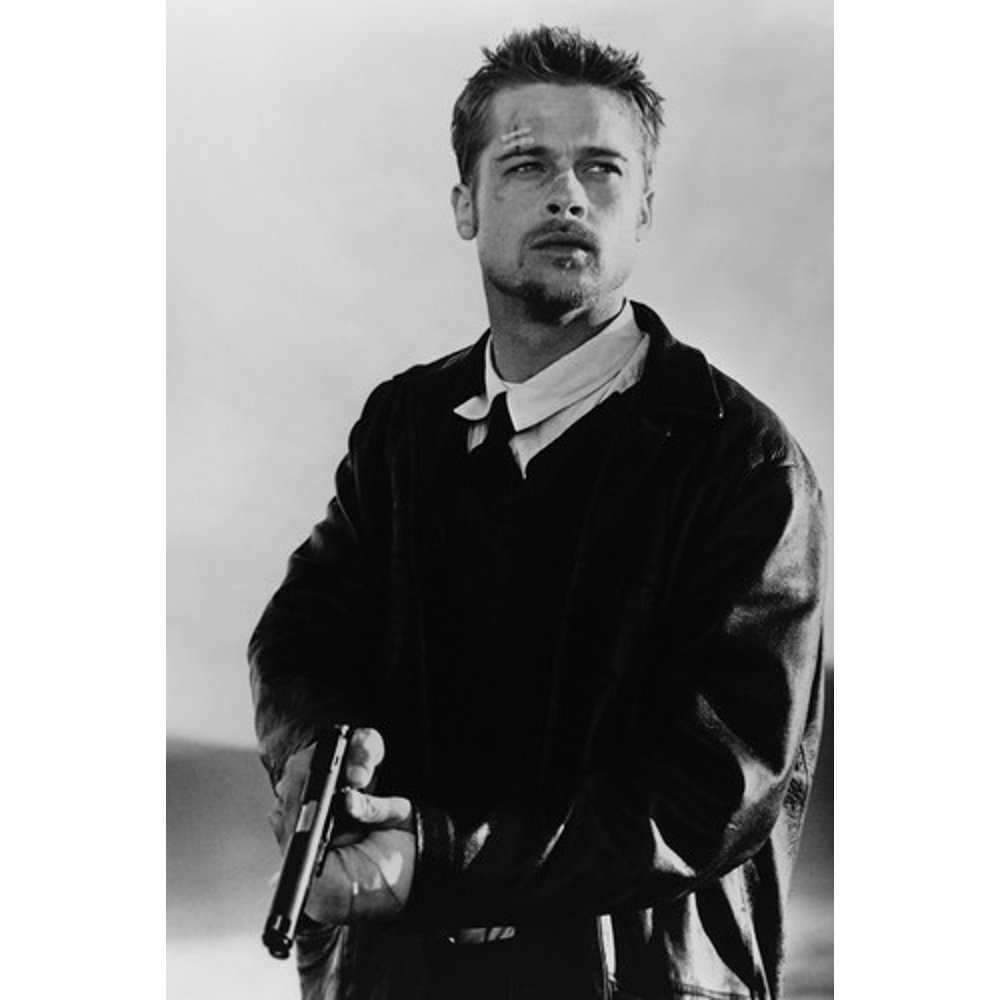 Brad Pitt in Se7en holding gun 24x36 Poster
