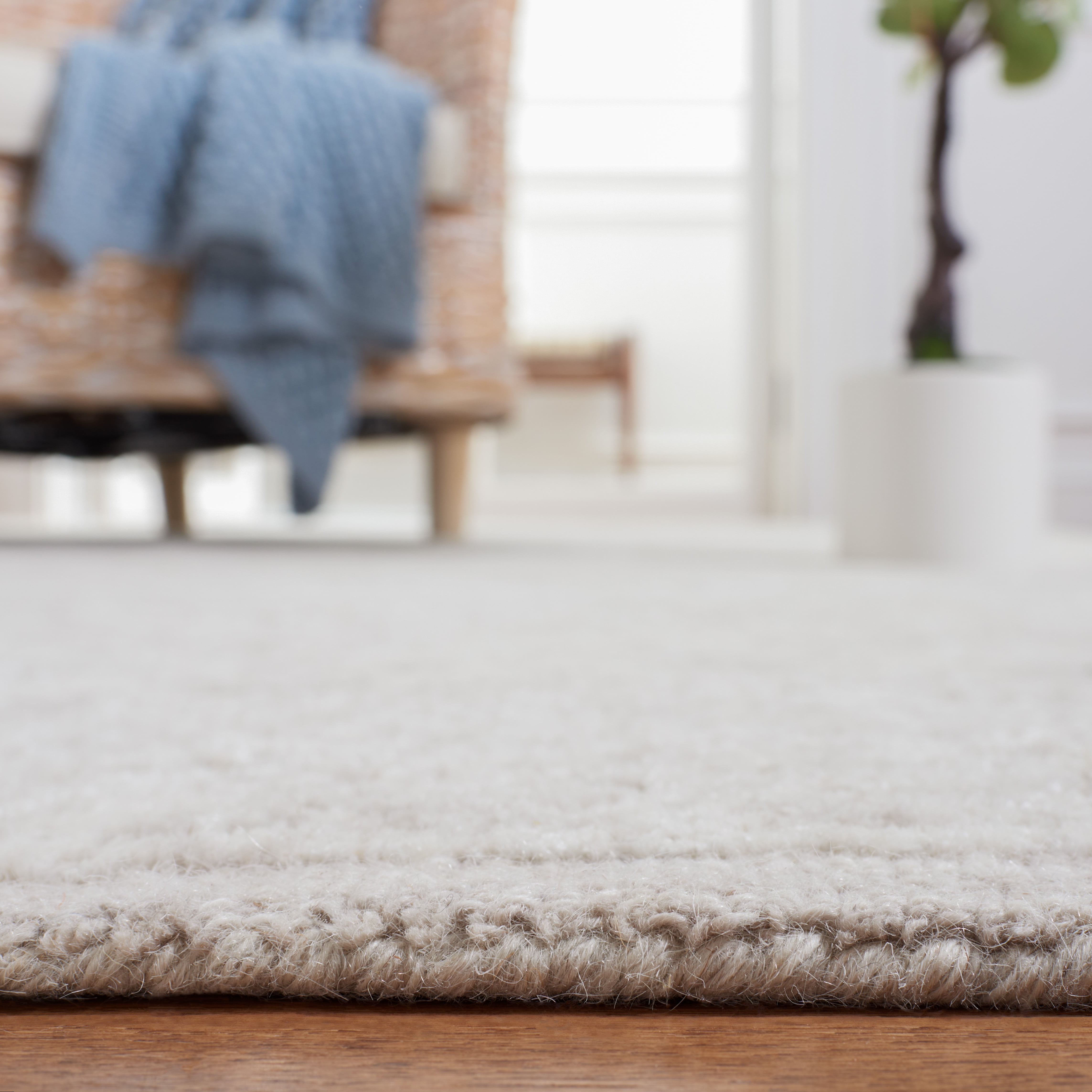 SAFAVIEH Martha Stewart Tufted Wool Area Rug, Light Grey/Taupe, 6' x 6' Square