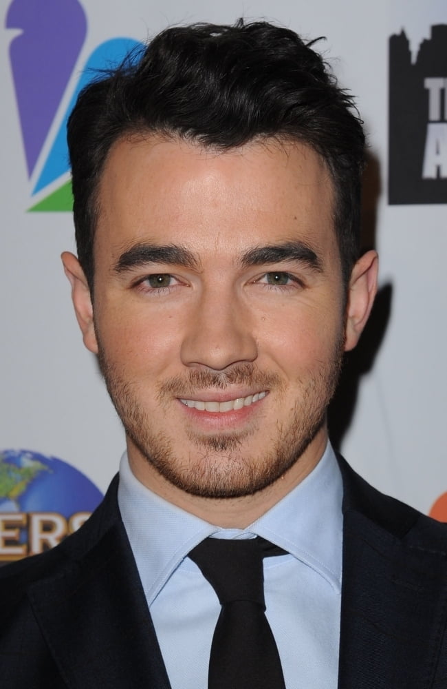 Kevin Jonas In Attendance For The Celebrity Apprentice Season Finale ...