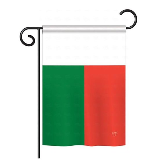 Breeze Decor BD-CY-GS-108290-IP-BO-D-US15-BD 13 x 18.5 in. Madagascar Flags of the World Nationality Impressions Decorative Vertical Double Sided Garden Flag Set with Banner Pole