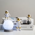 thumbnail image 1 of Adornos creativos de astronauta de dibujos animados para el hogar, adornos de astronauta para el escritorio de la habitación, regalo, 1 of 5