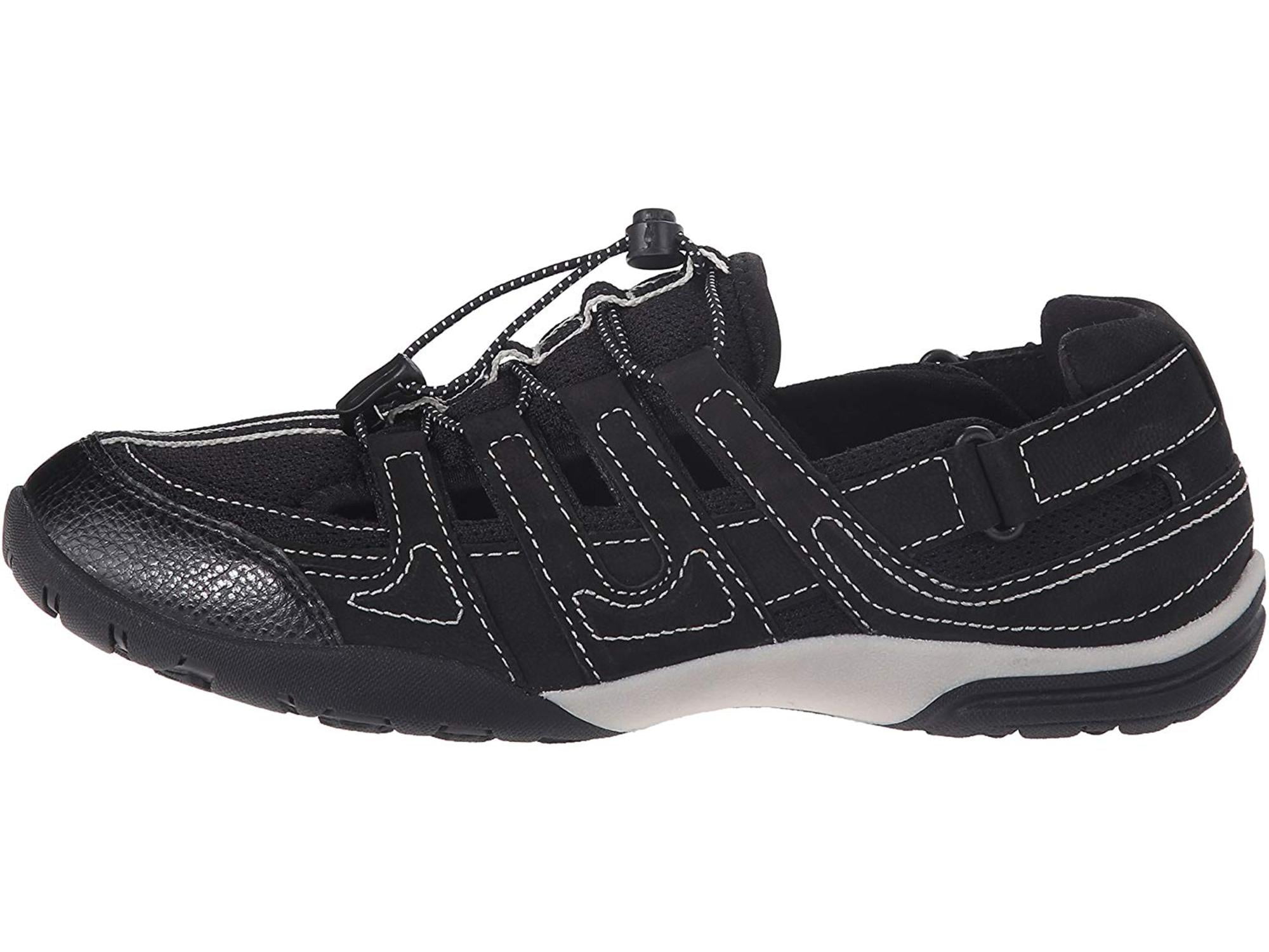 clarks closed toe sandals women's