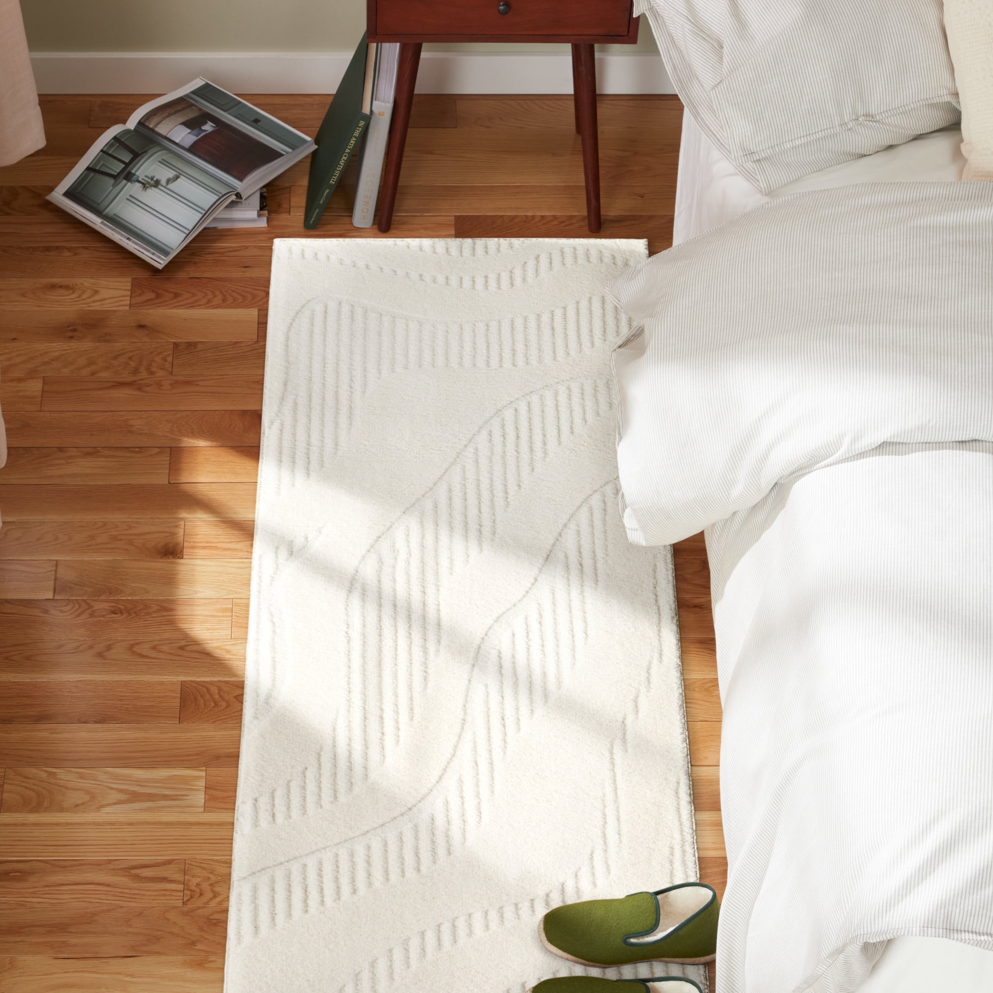 TOWN & COUNTRY EVERYDAY Lane Painterly Wave Soft Felt Everwash®, Machine Washable Area Rug with Non-Slip Backing, Modern Rug, Ivory, 1'7"x7'2"
