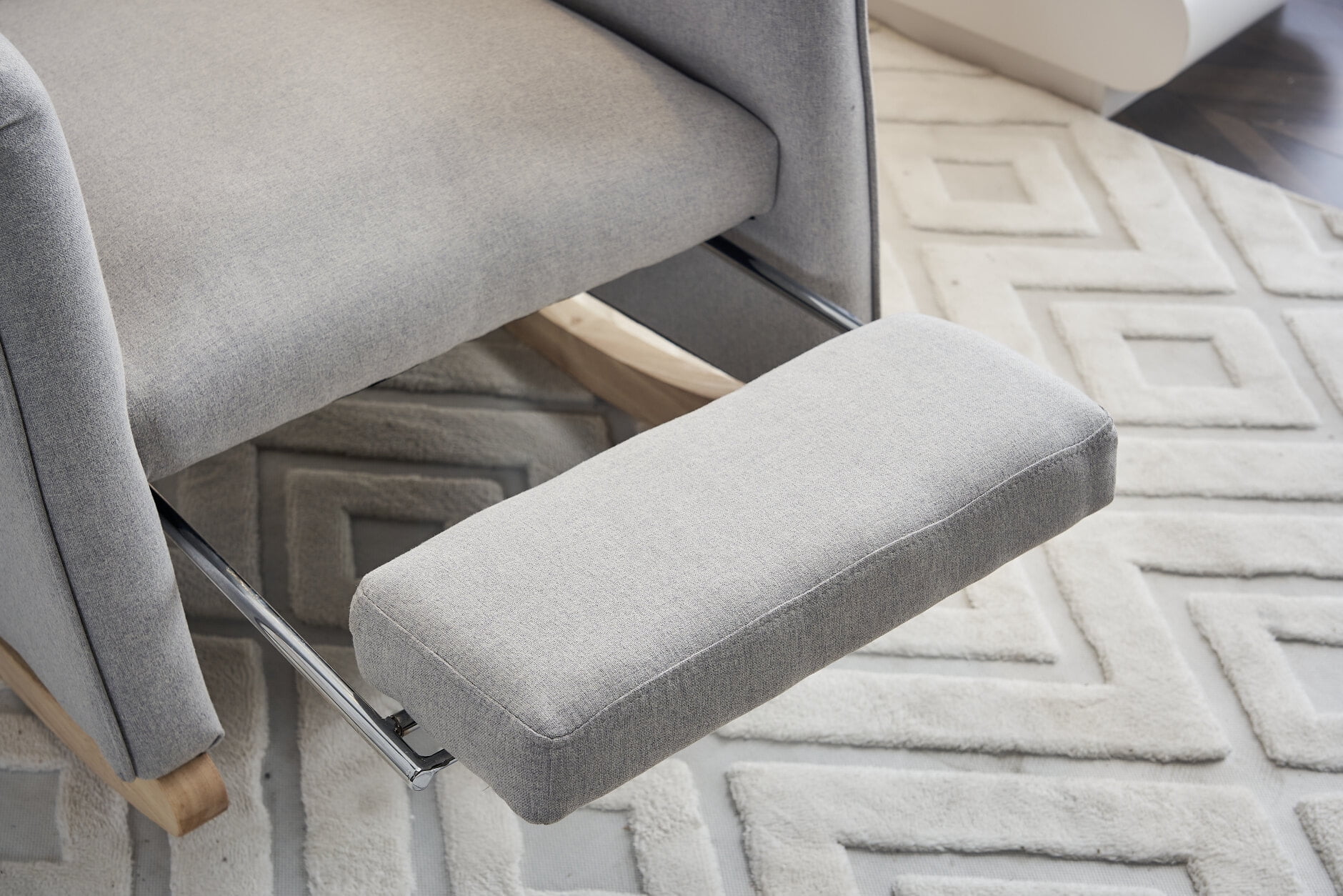 Cotton Linen Fabric Nursery Rocking Chair With Adjustable Footrest, Upholstered Glider Armchair with Safe Solid Wood Base and Side Pocket for Living Room Bedroom (Light Gray)