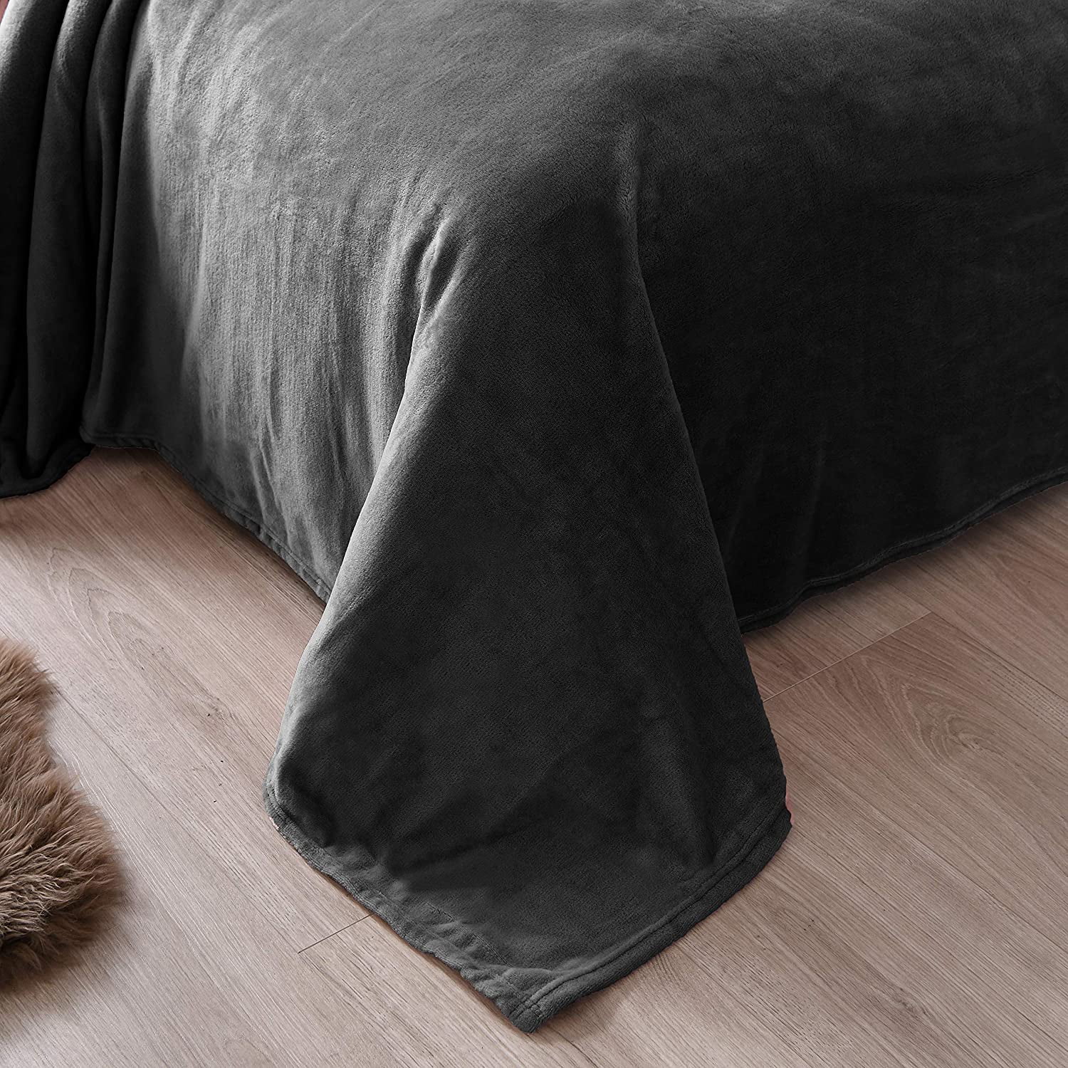 Exclusivo Mezcla King Size Flannel Fleece Velvet Plush Bed Blanket as Bedspread, Coverlet, Bed Cover (90"x104", Gray)