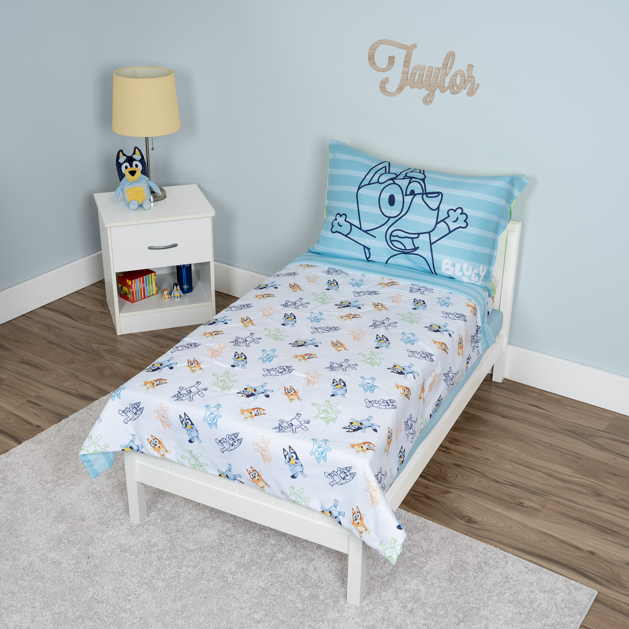 Bluey 3-Piece Toddler Bed Set with Tote Bag photo 3