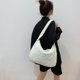 thumbnail image 1 of Bolso acolchado de moda para mujer, de nailon, de gran capacidad, para axilas, 1 of 9