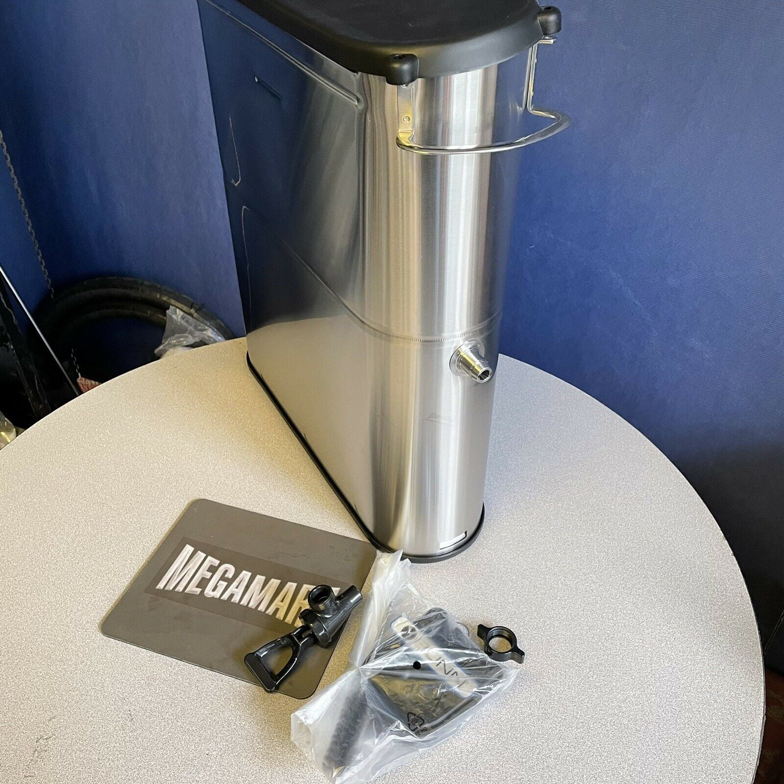 4 Gallon Capacity NEW BUNN Narrow Iced Tea Dispenser 