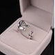 thumbnail image 2 of Ring med hund som kramar fingret tax svart guld silver, 2 of 4