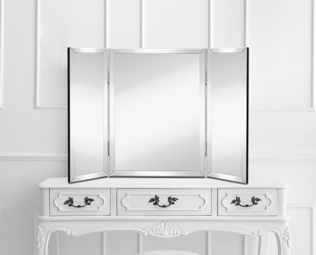 HAMILTON HILLS TRIFOLD VANITY MIRROR 28 X 40 INCHES TRIFOLD TABLETOP