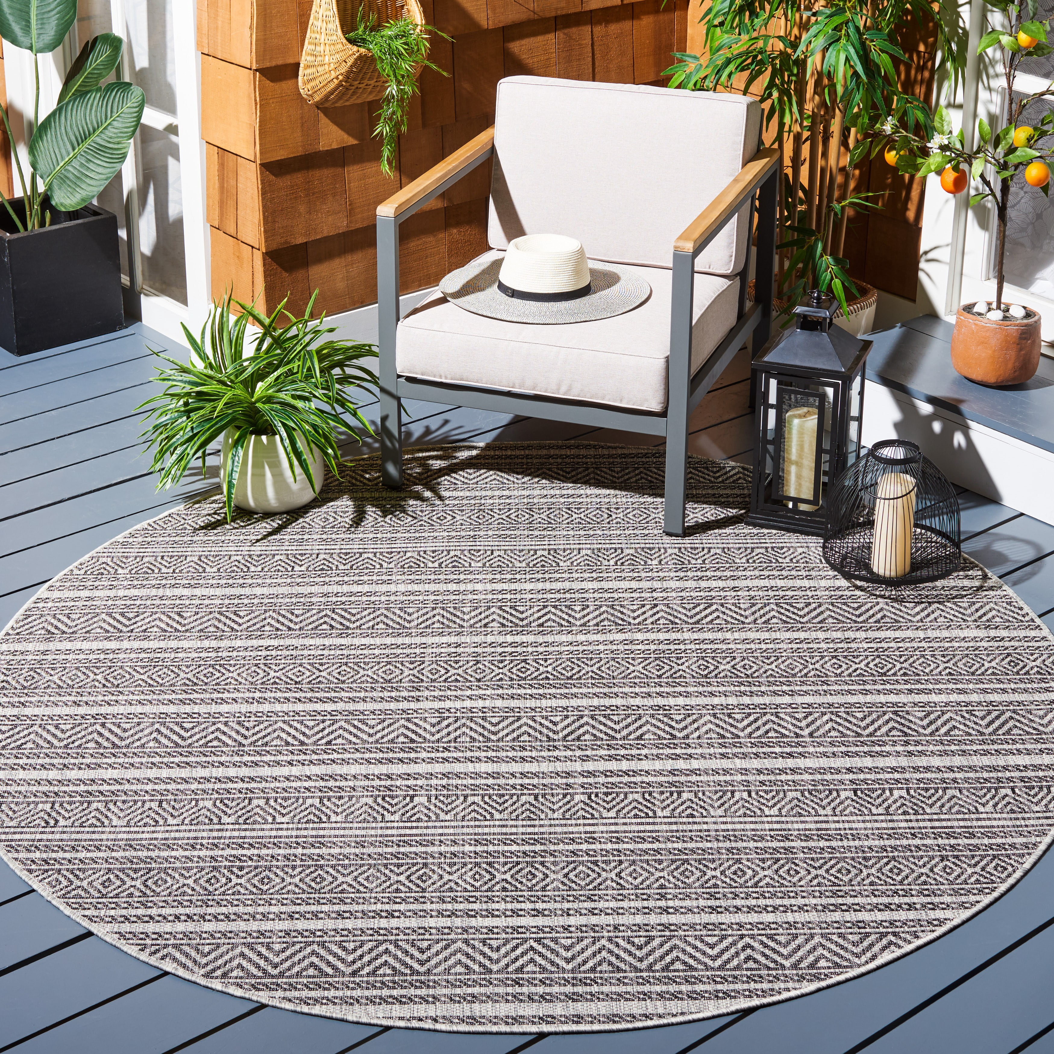 SAFAVIEH Courtyard Everette Geometric Indoor/Outdoor Area Rug, Black/Grey, 5'3" x 5'3" Round