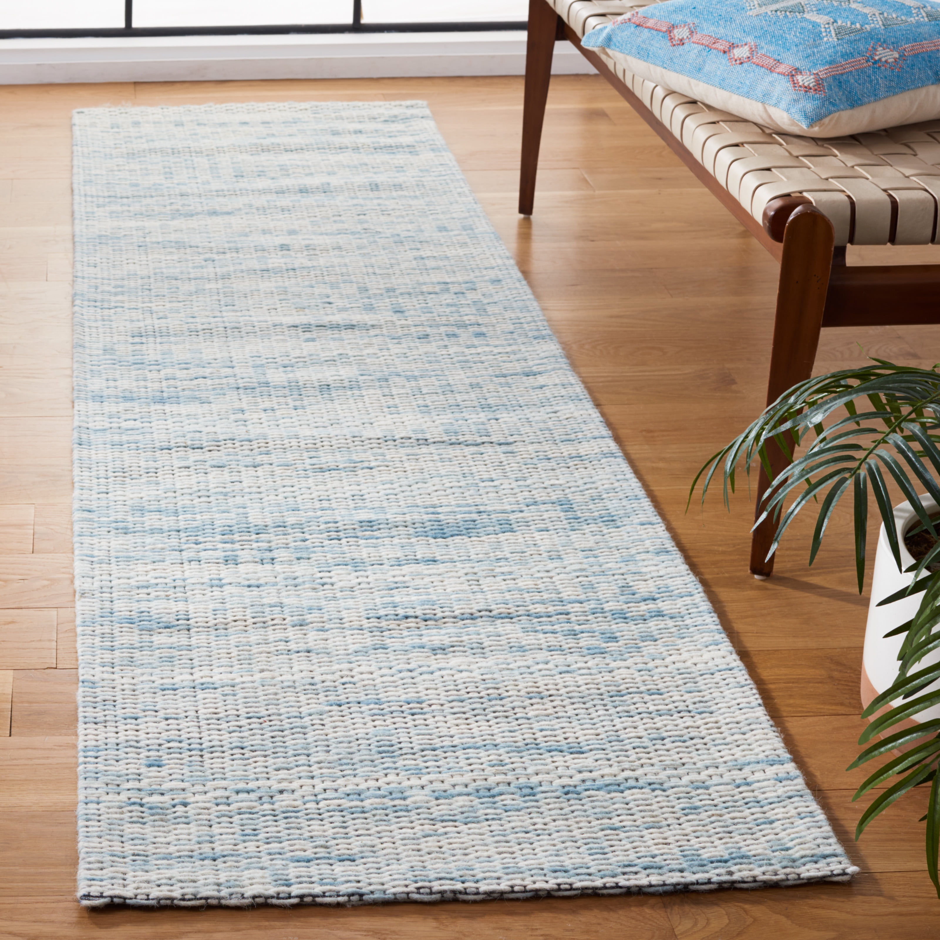 SAFAVIEH Marbella Taegan Distressed Runner Rug, Blue/Ivory, 2'3" x 8'
