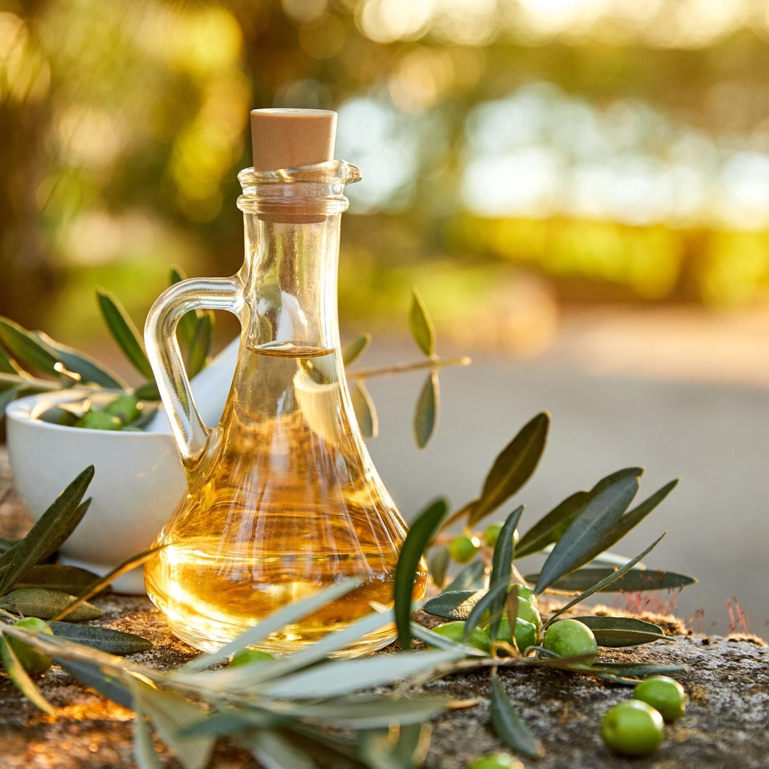 dippity-do MEN 3 in 1 Hair Styling Pomade Hydrating and Smoothing shine pomade with good grooming ingredients including a natural botanical blend to keep your style in control and manageable