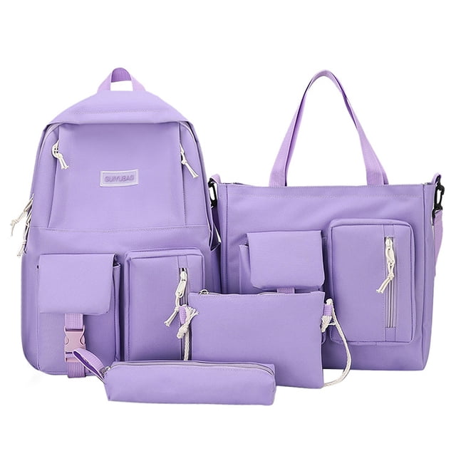 pack viaje 4 piezas mochila de lona combo set mochilas escolares con bandolera caja de lápices mochi tomshoo pack viaje Conjunto morado de 4 piezas: mochila de lona con múltiples bolsillos frontales, bolso tipo tote de mano, bolsa mensajero cruzada y estuche para lápices; tirantes ajustables y espalda acolchada visibles; mochila 42×30×12 cm, material lona y poliéster; también apto para organizar útiles de arte y accesorios en viajes.