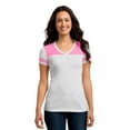thumbnail image 1 of Camiseta con cuello en V District® Juniors Varsity. DT264 Blanco/Rosa Brillante 3XL Distrito DT264, 1 of 1