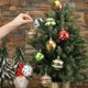 thumbnail image 4 of Juego de 12 bolas navideñas de plástico galvanizado pintadas a mano nuevas, colgantes para árboles de Navidad, decoraciones navideñas para centros comerciales, 4 of 4